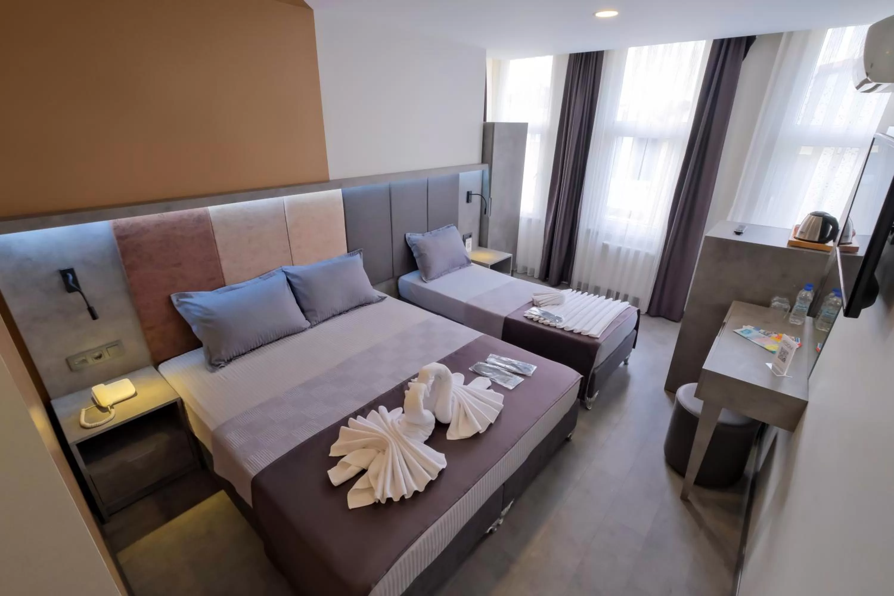 Bed in The Queen Hotel