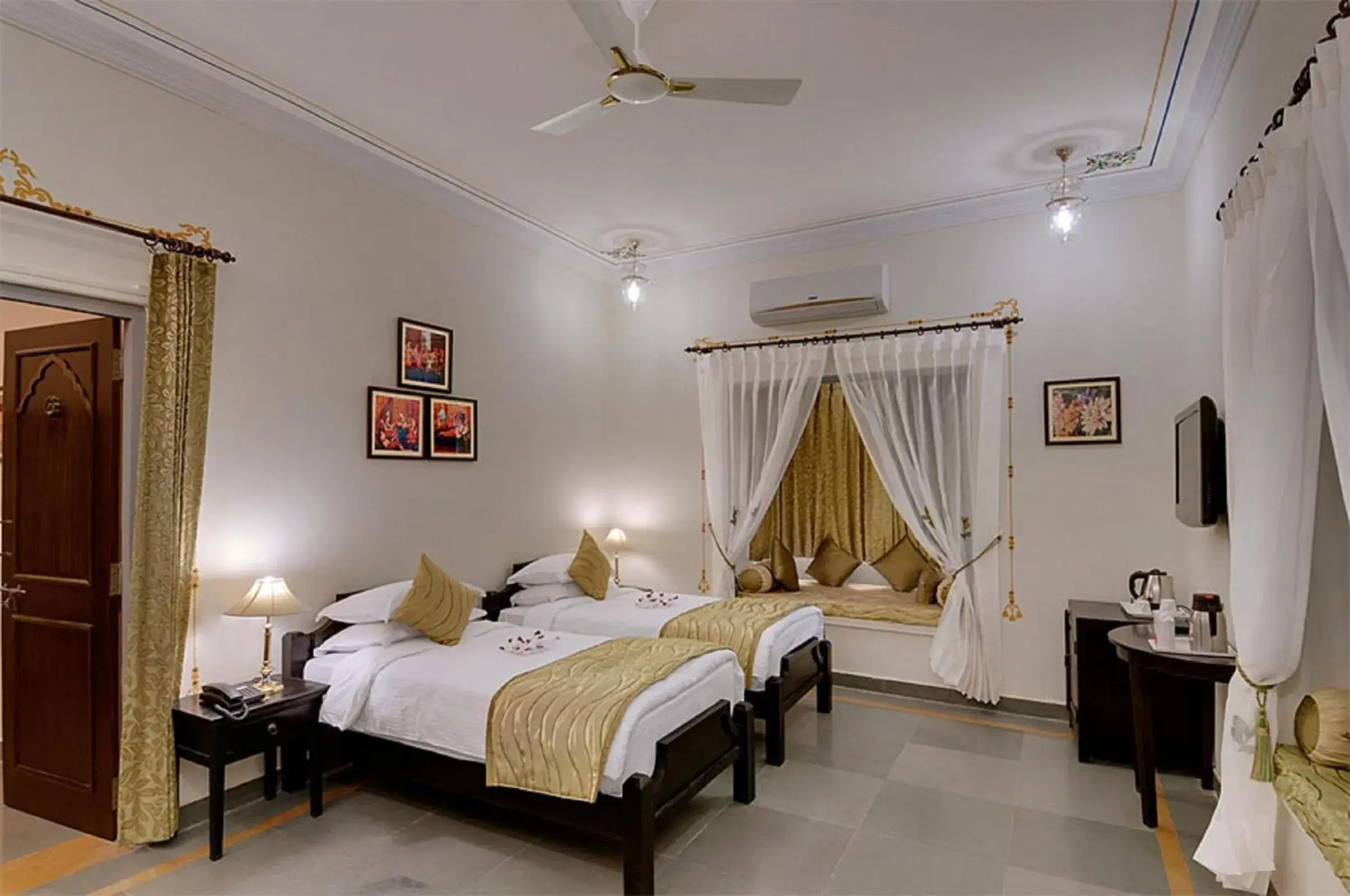 Photo of the whole room, Bed in The Amargarh Photo of the whole room, Bed in The Amargarh