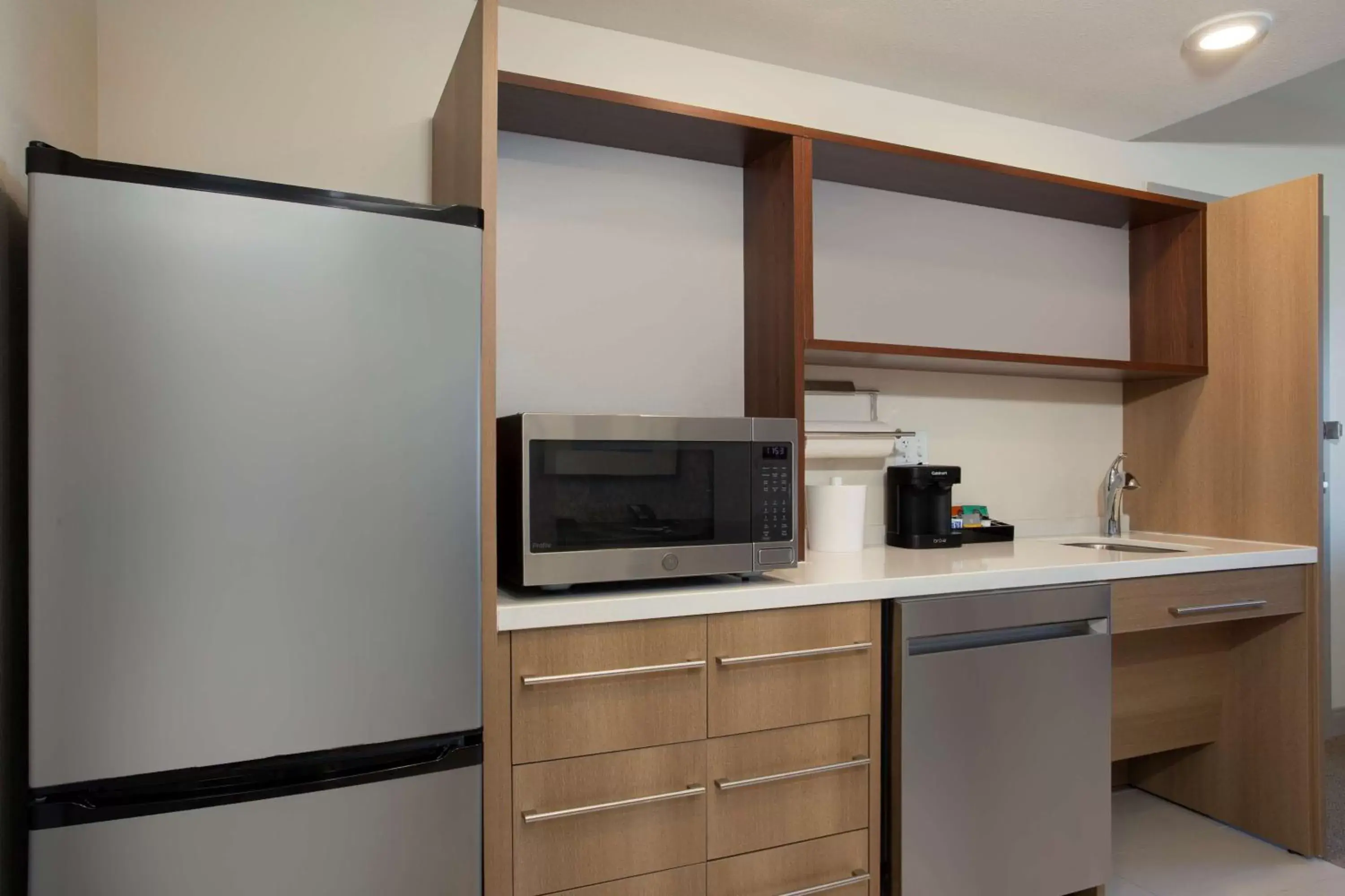 Kitchen or kitchenette, Kitchen/Kitchenette in Home2 Suites By Hilton Lewes Rehoboth Beach