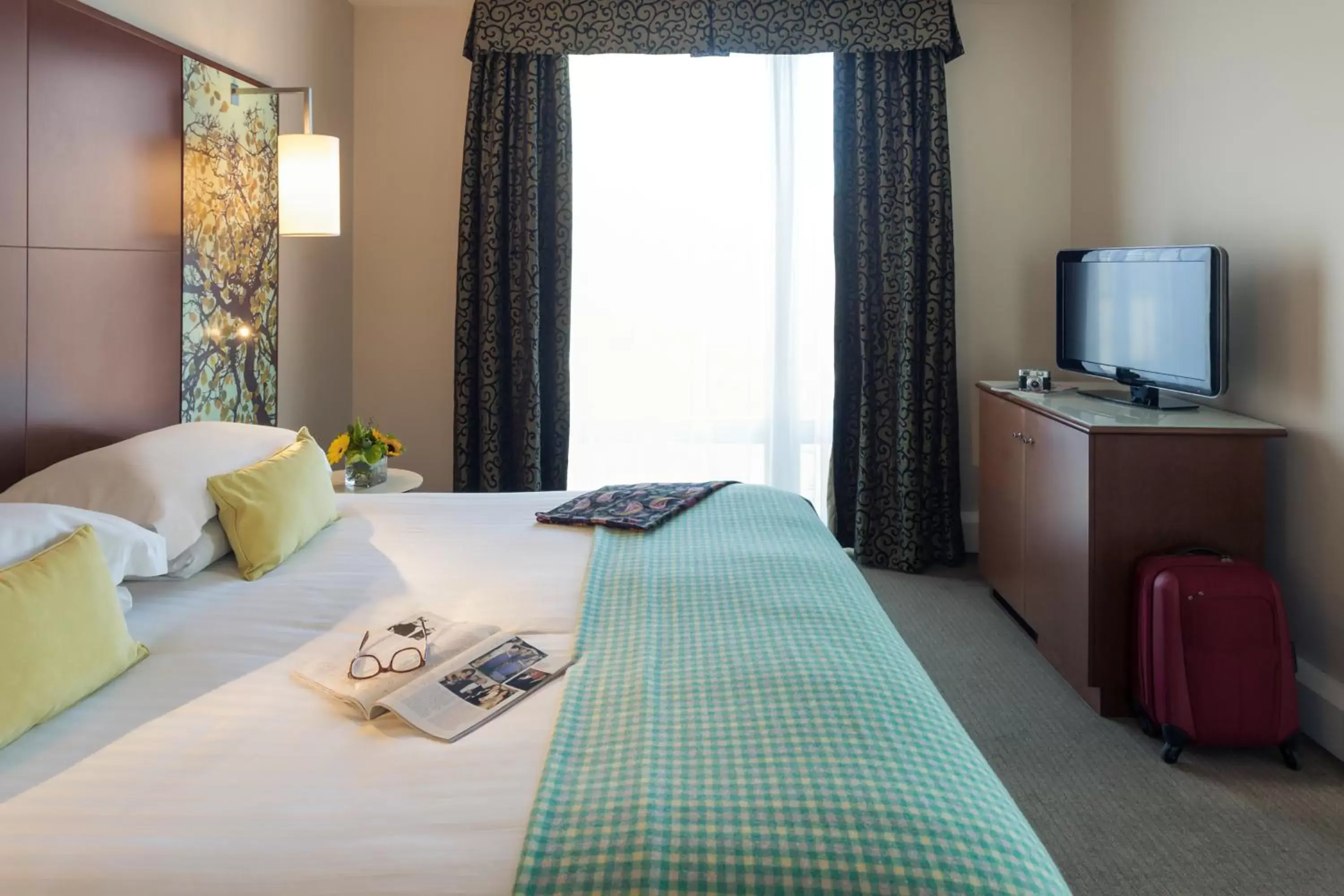 Bedroom, Bed in Mercure Sheffield St Paul's Hotel & Spa