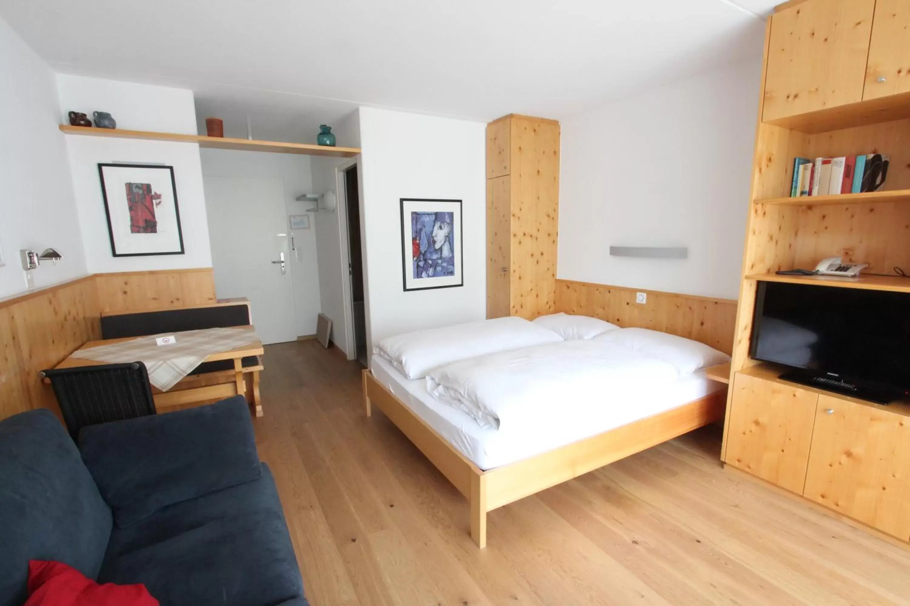 Bedroom in Hotel des Alpes