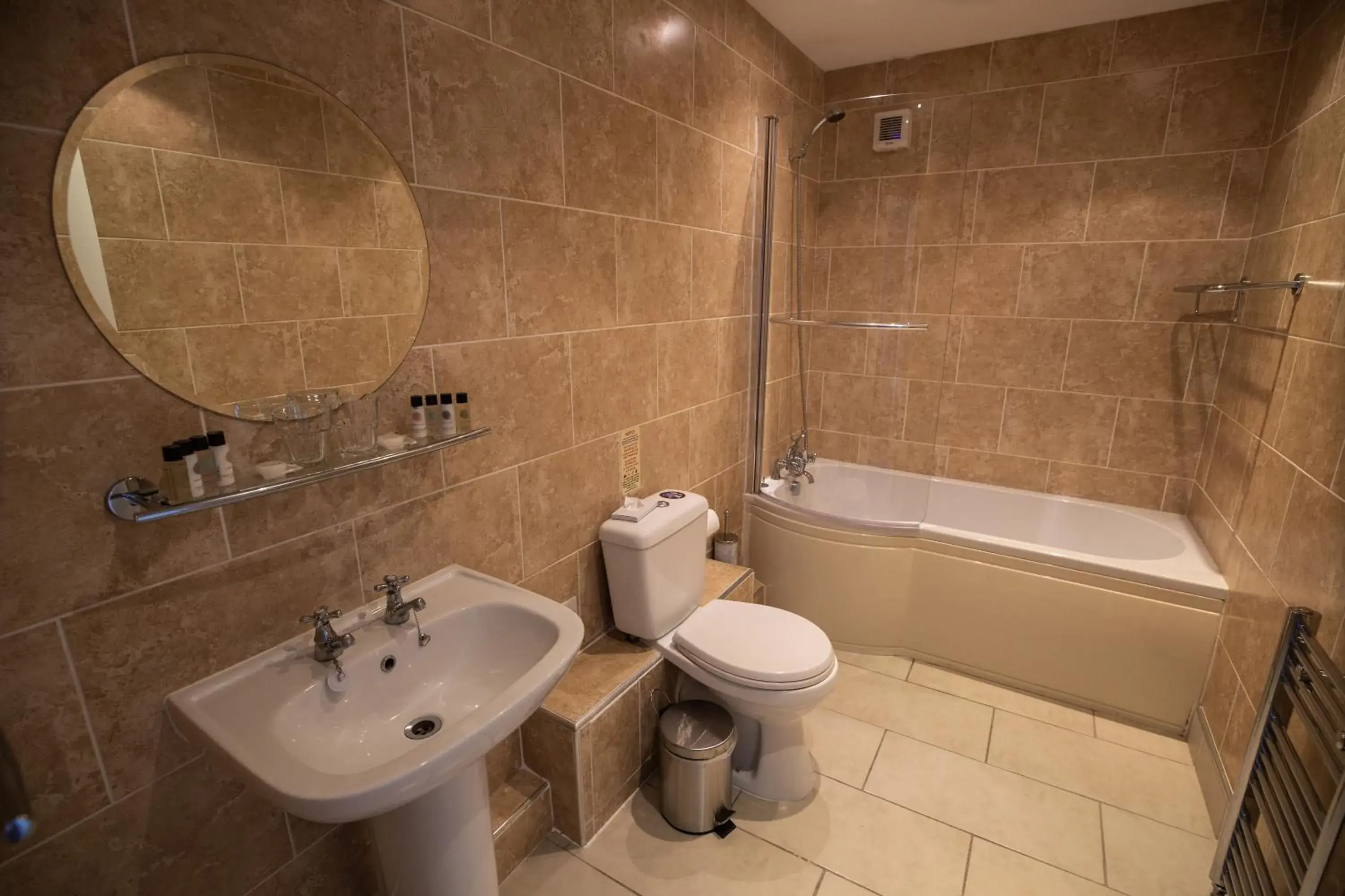 Bathroom in Hardwick Arms Hotel