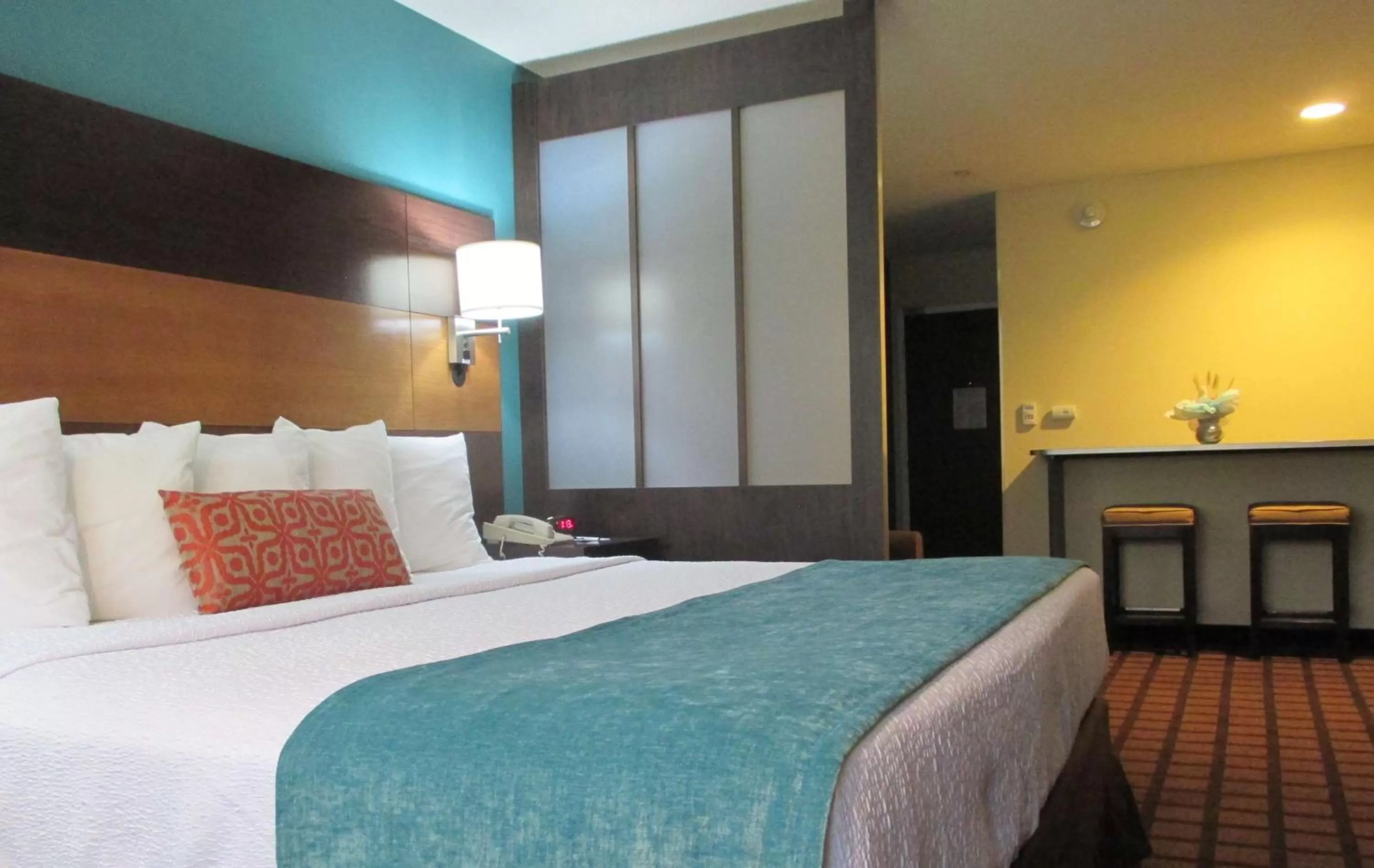 Photo of the whole room, Bed in Best Western Plus Harrisburg Mechanicsburg