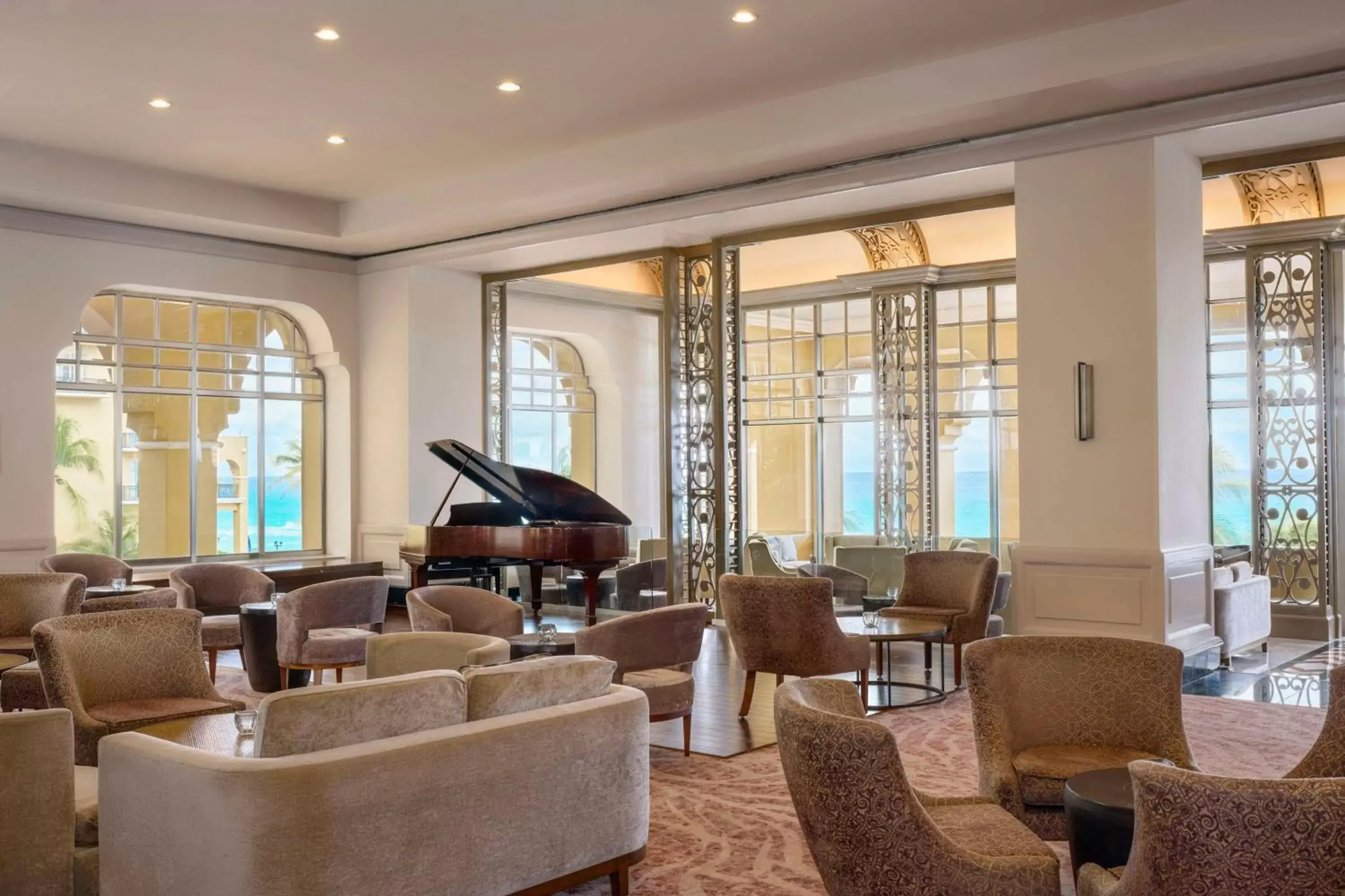 Living room, Lounge/Bar in Kempinski Hotel Cancun