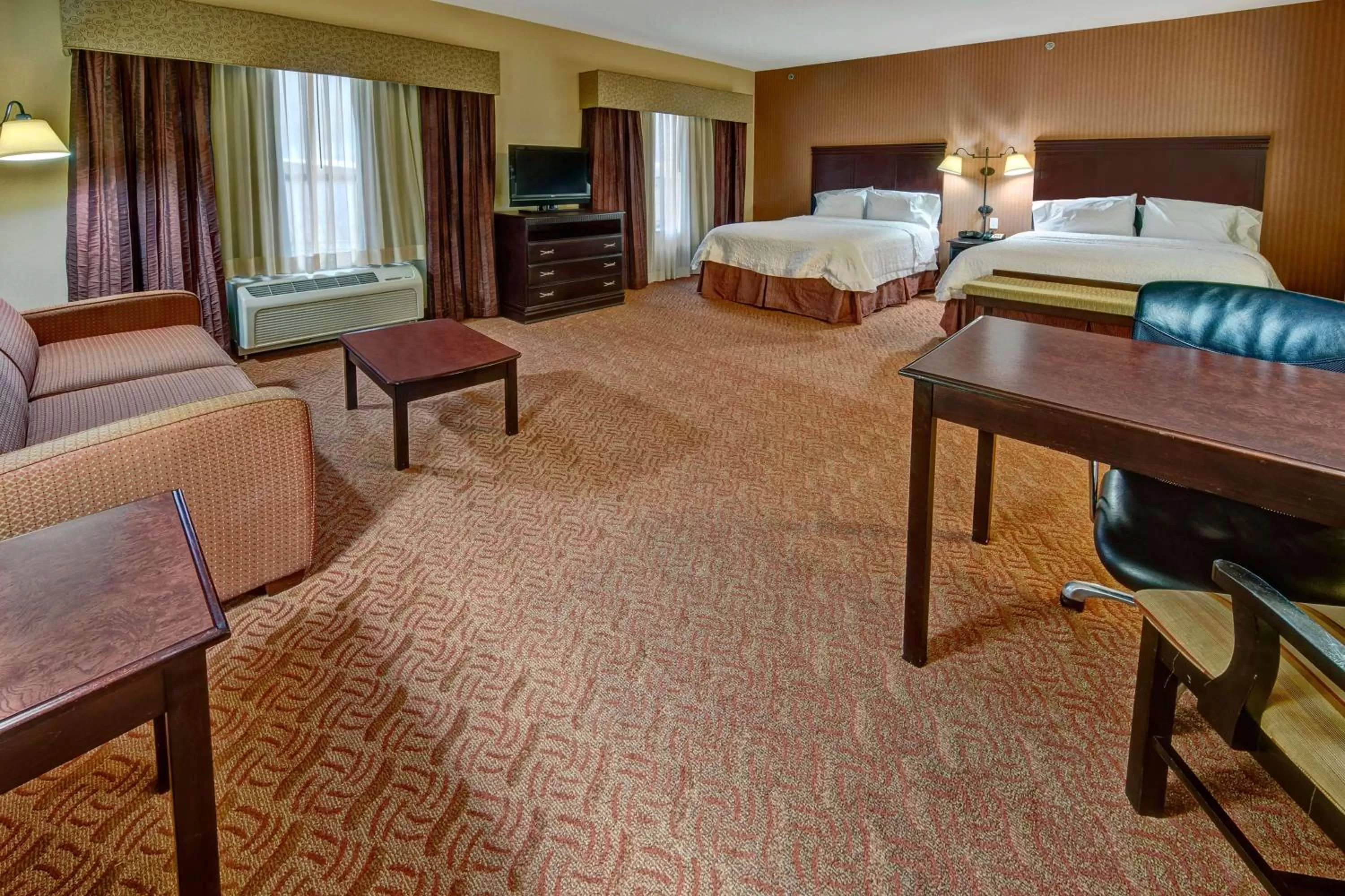 Bed in Hampton Inn & Suites Corsicana