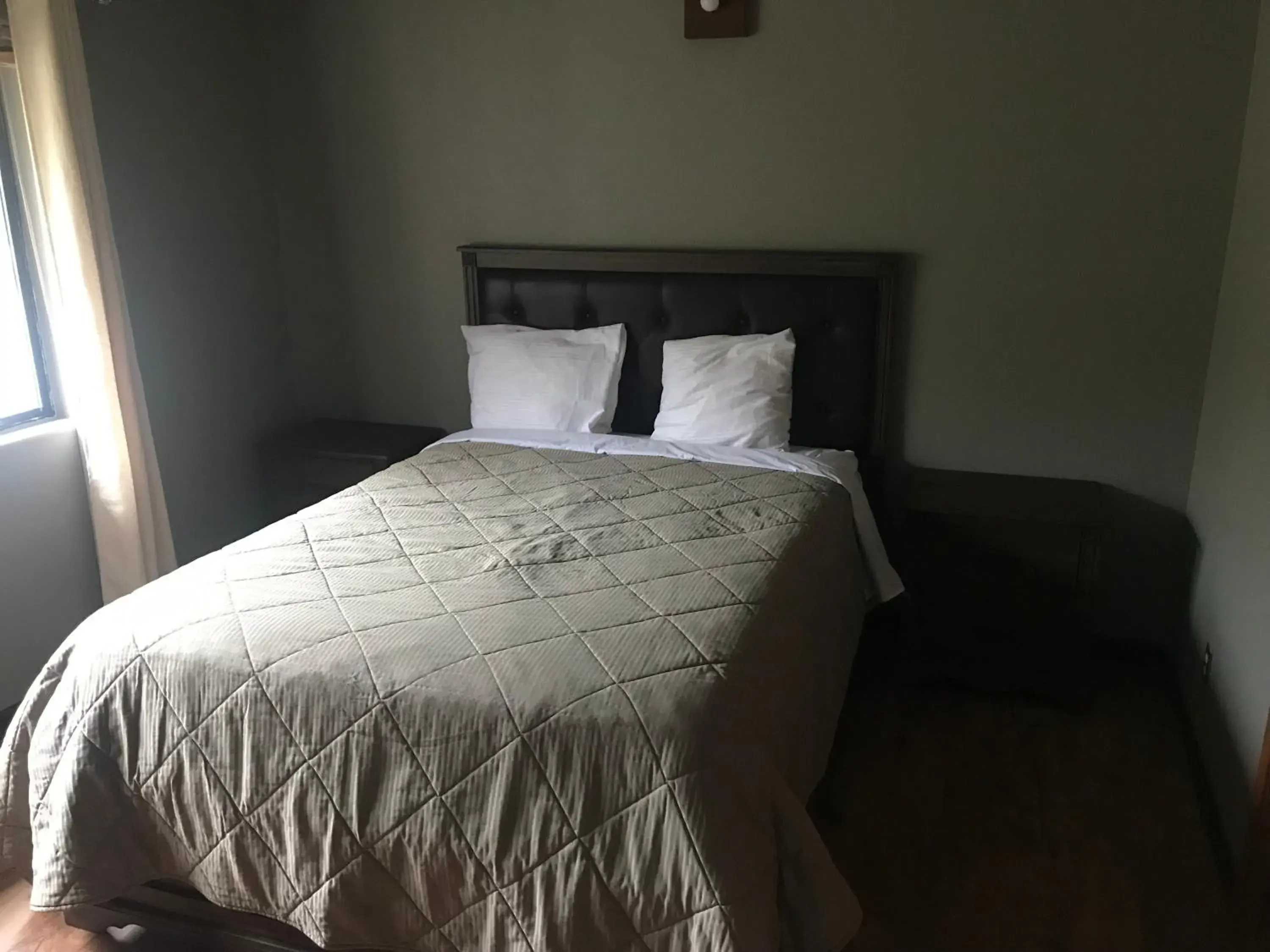 Bed in Mountain Trail Lodge and Vacation Rentals