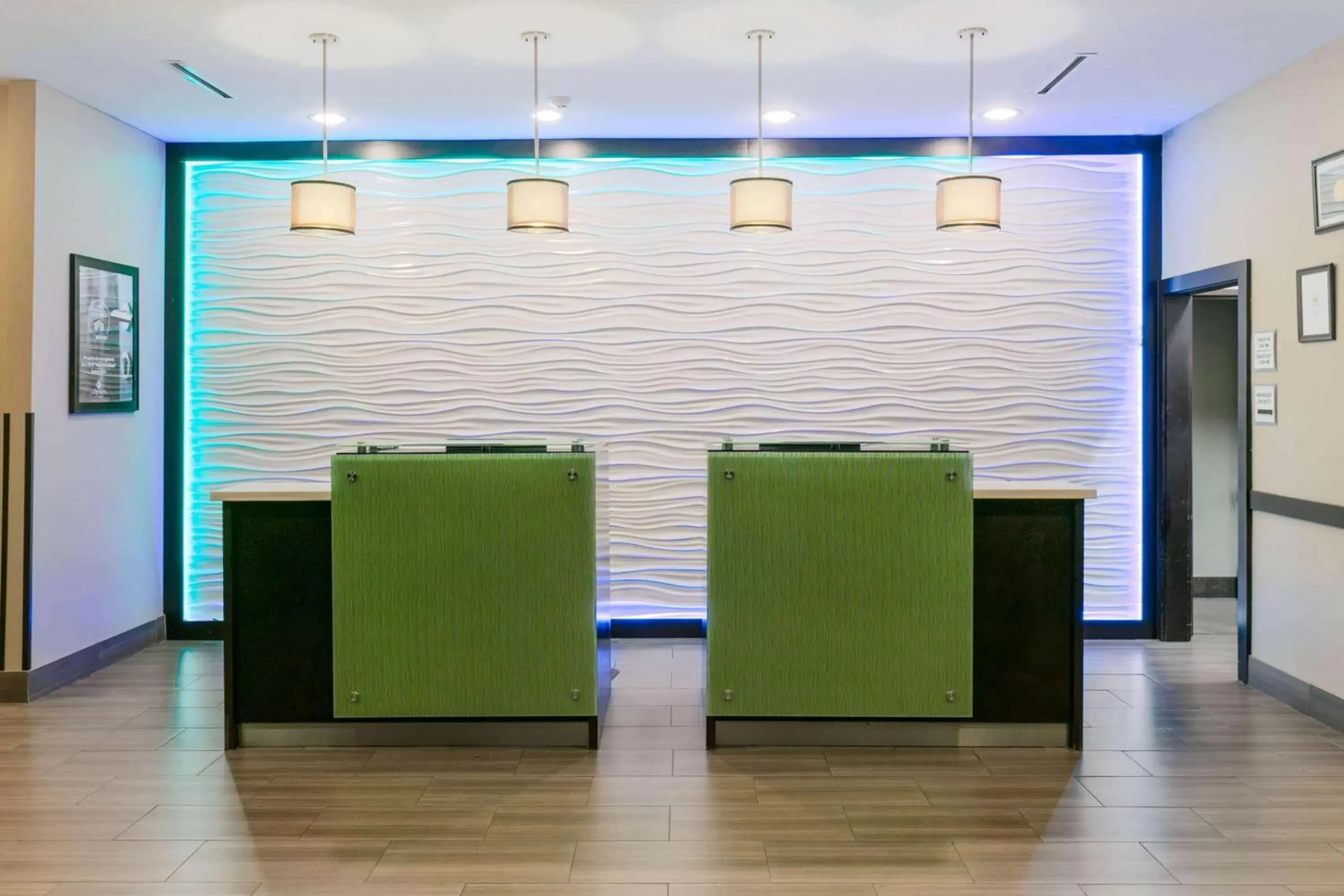 Lobby or reception in La Quinta by Wyndham Tyler - University Area