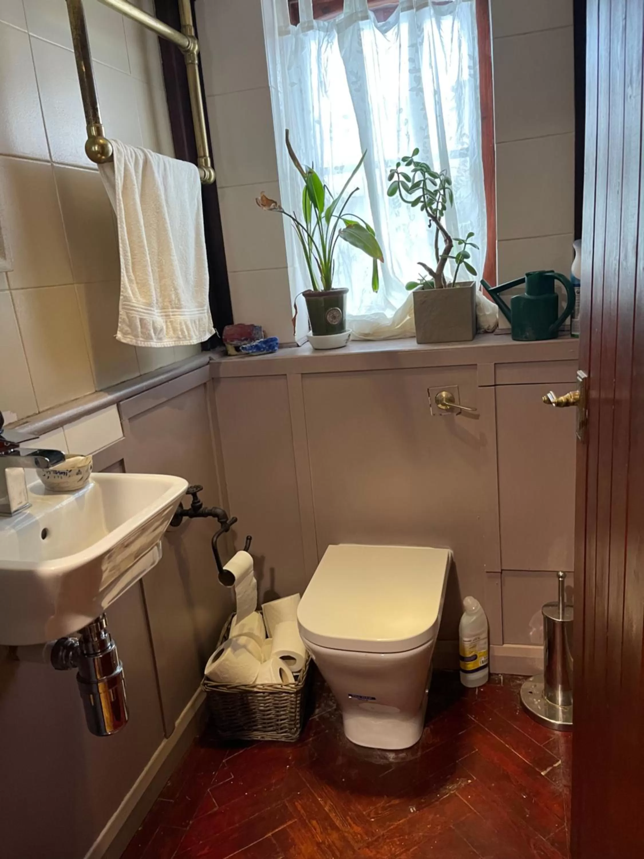 Bathroom in South Lodge House