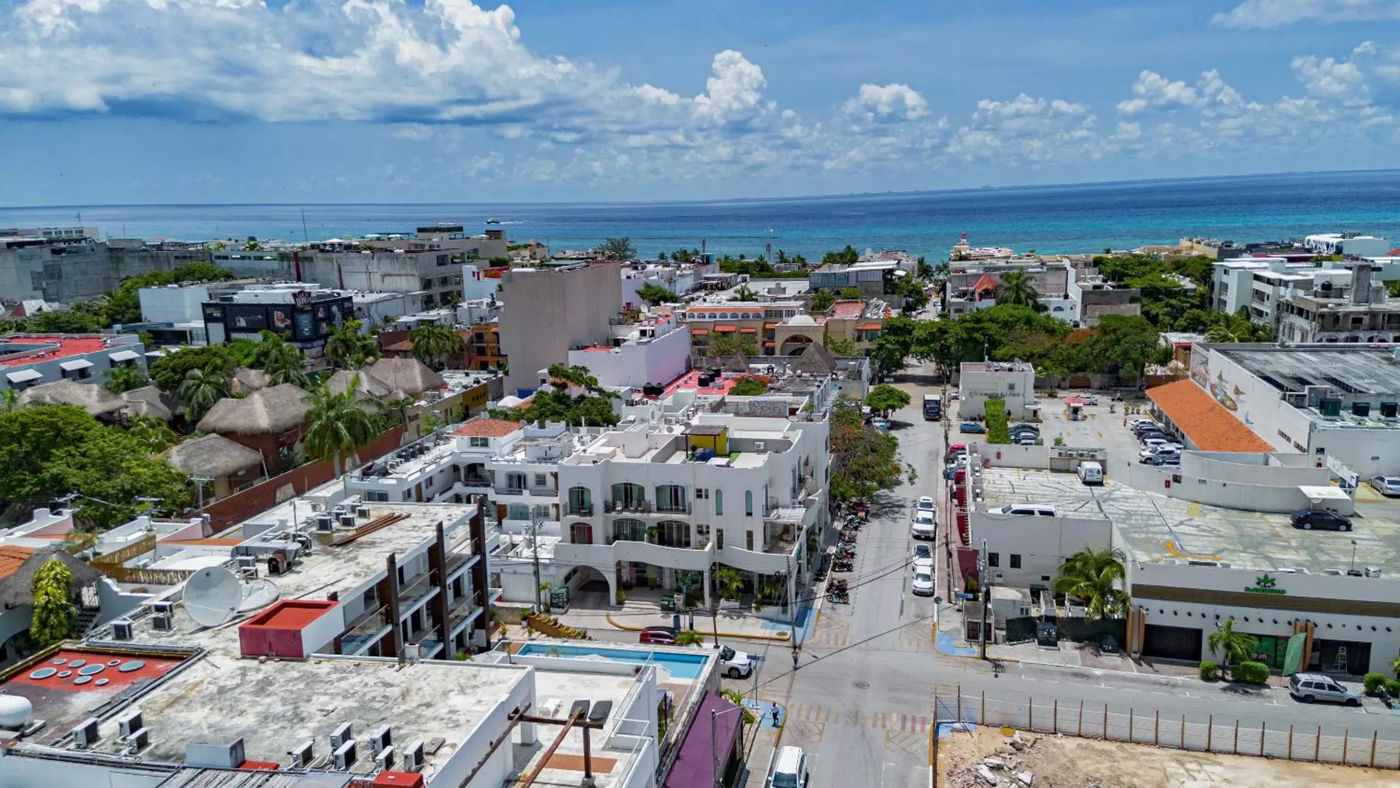 Neighbourhood, Bird's-eye View in Hotel Cache