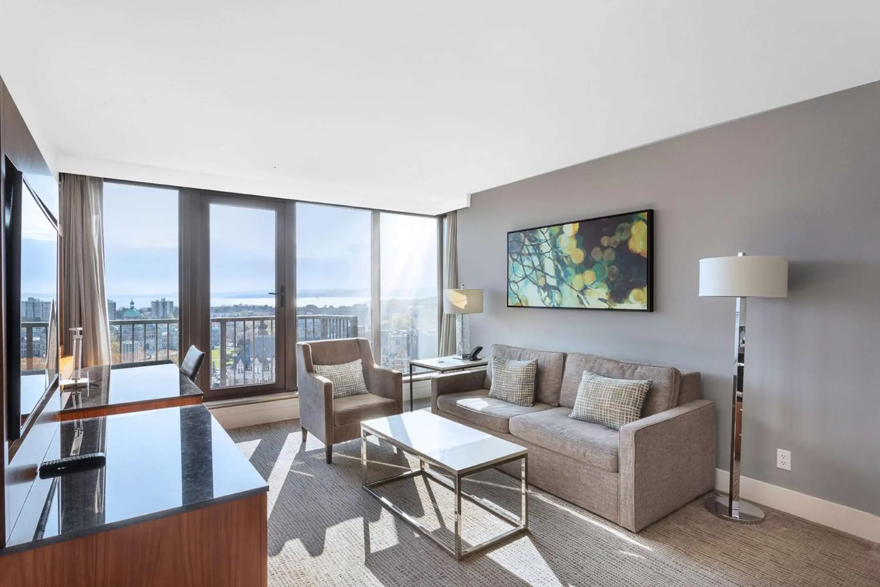 Living room, Seating Area in DoubleTree by Hilton Hotel & Suites Victoria