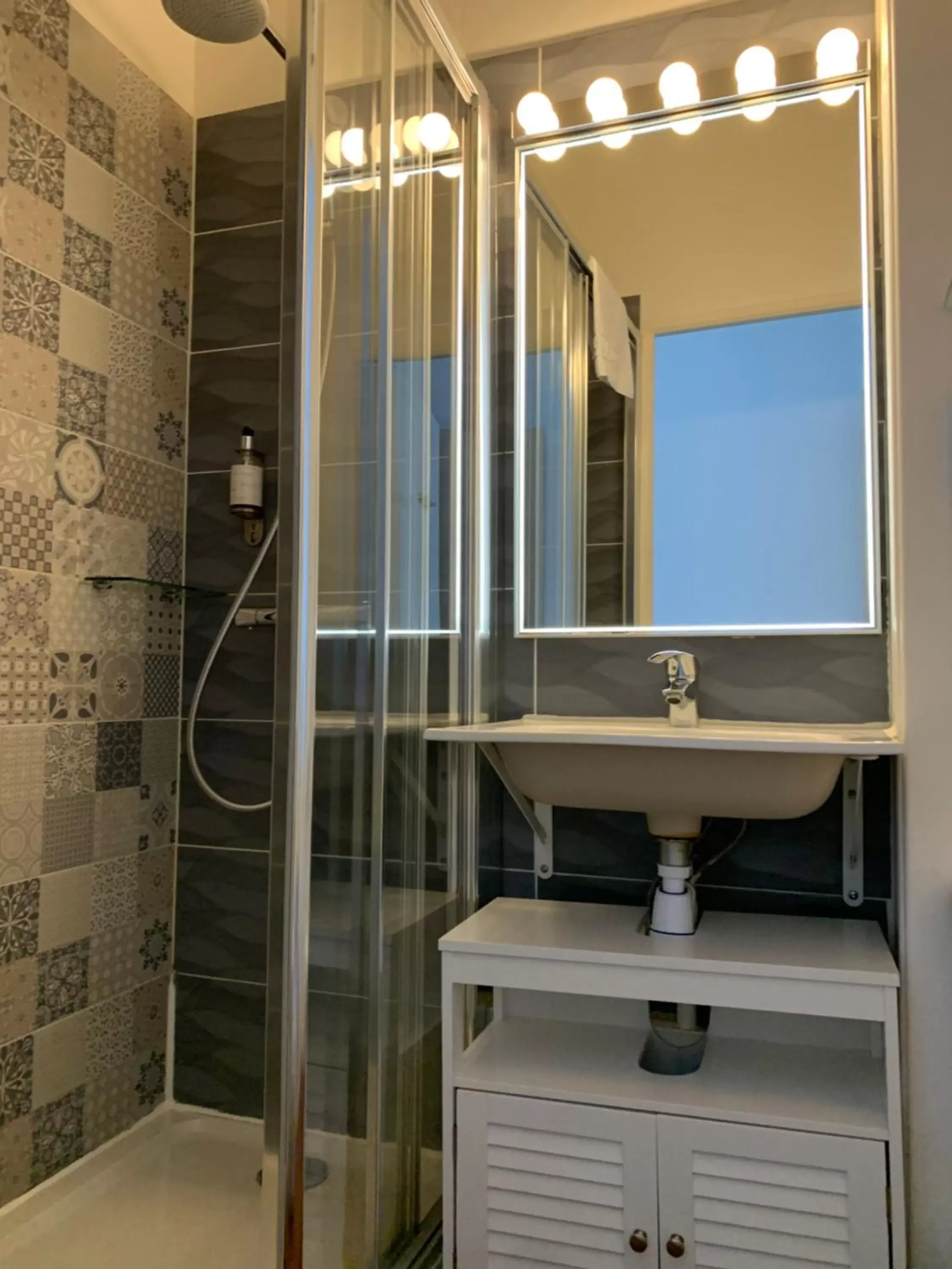Bathroom in Ambassadeur Hotel - Cherbourg Port de Plaisance