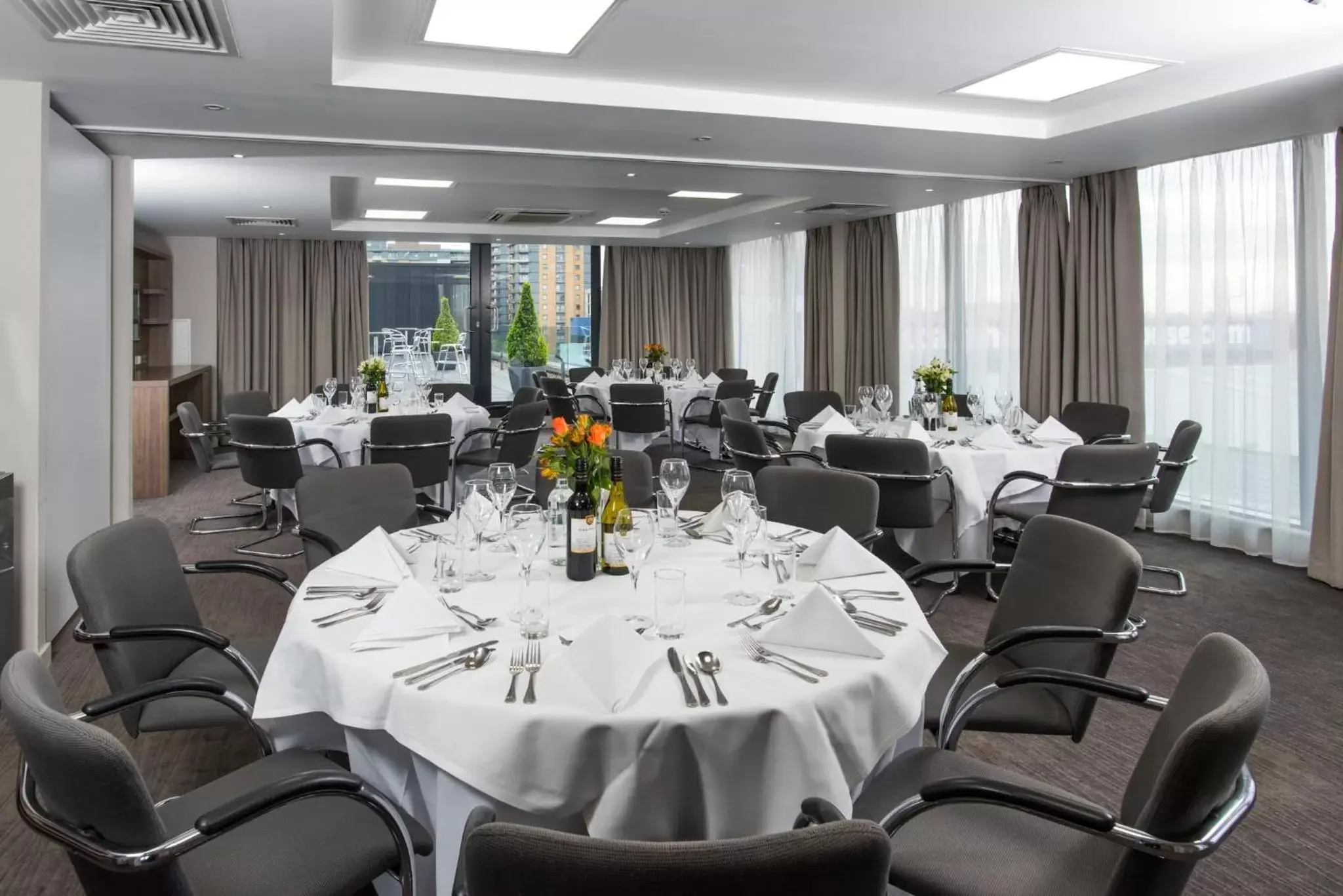 Banquet/Function facilities, Restaurant/Places to Eat in Holiday Inn London West, an IHG Hotel
