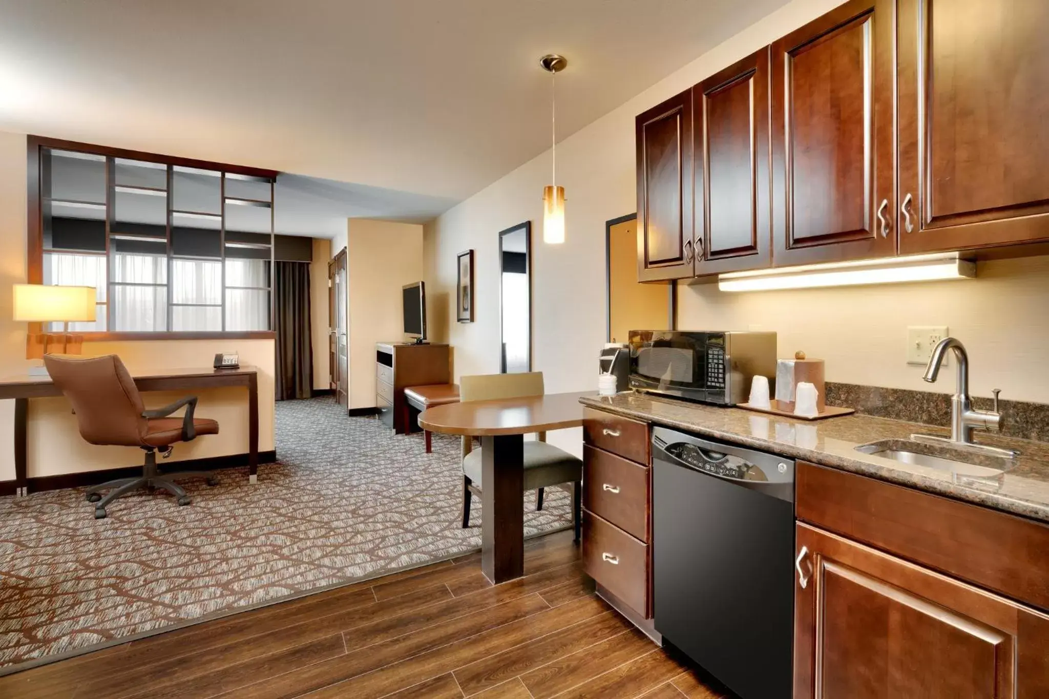 Bedroom, Kitchen/Kitchenette in Holiday Inn Express Hotel & Suites Butte, an IHG Hotel