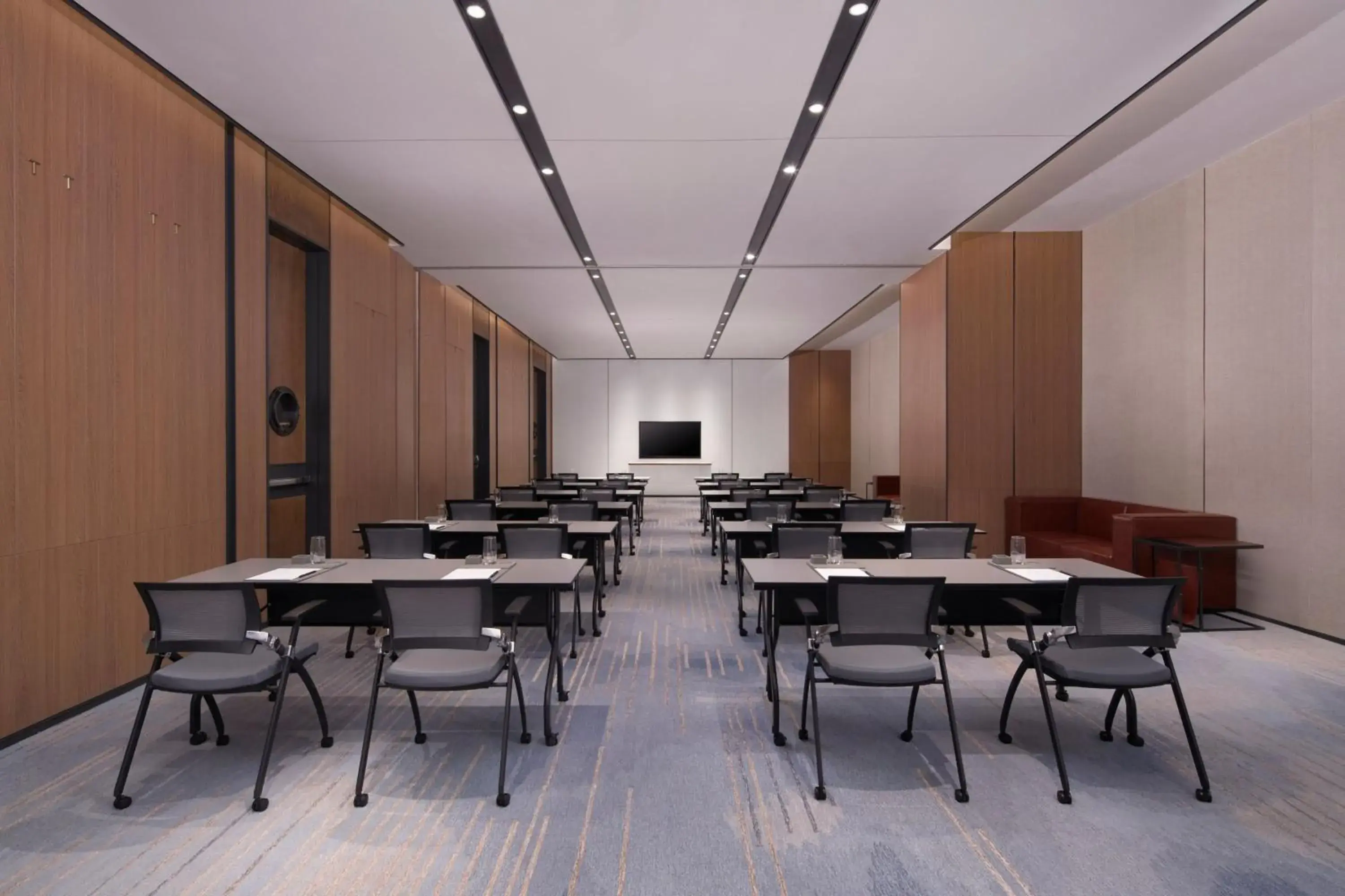 Meeting/conference room in Four Points by Sheraton Tianjin National Convention and Exhibition Center