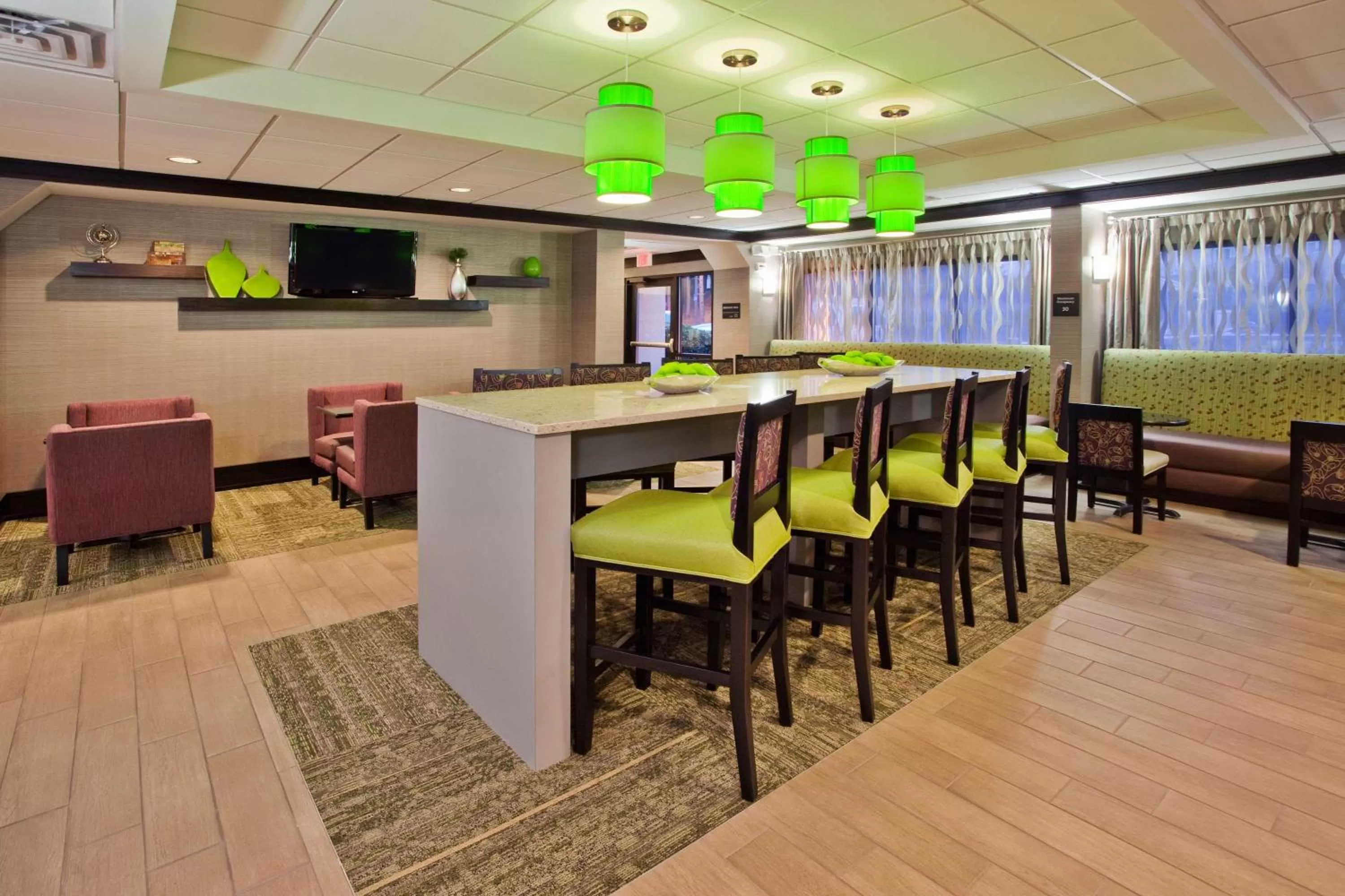 Dining area in Hampton Inn Atlanta-Town Center/Kennesaw