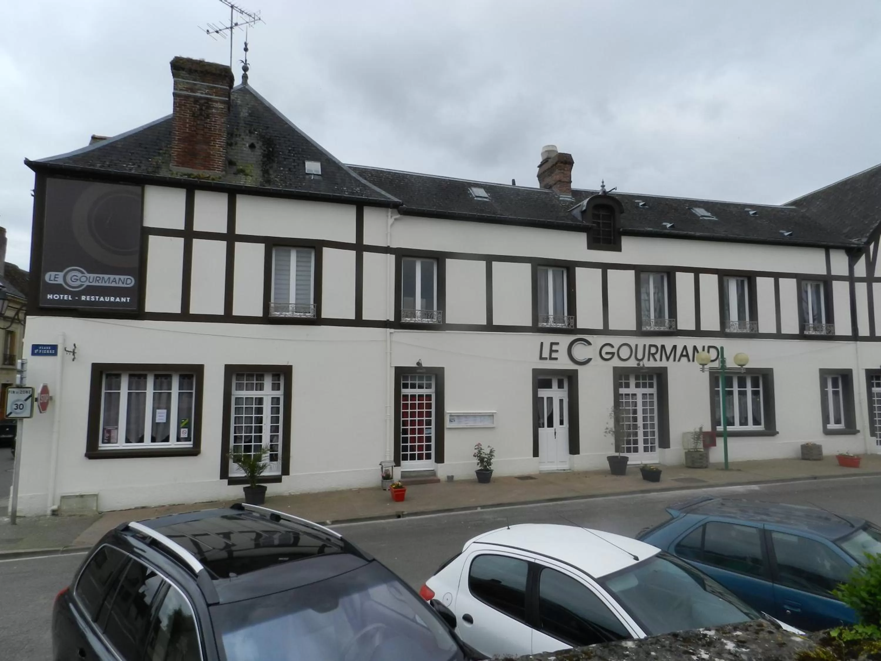 Facade/entrance, Property Building in Le C Gourmand