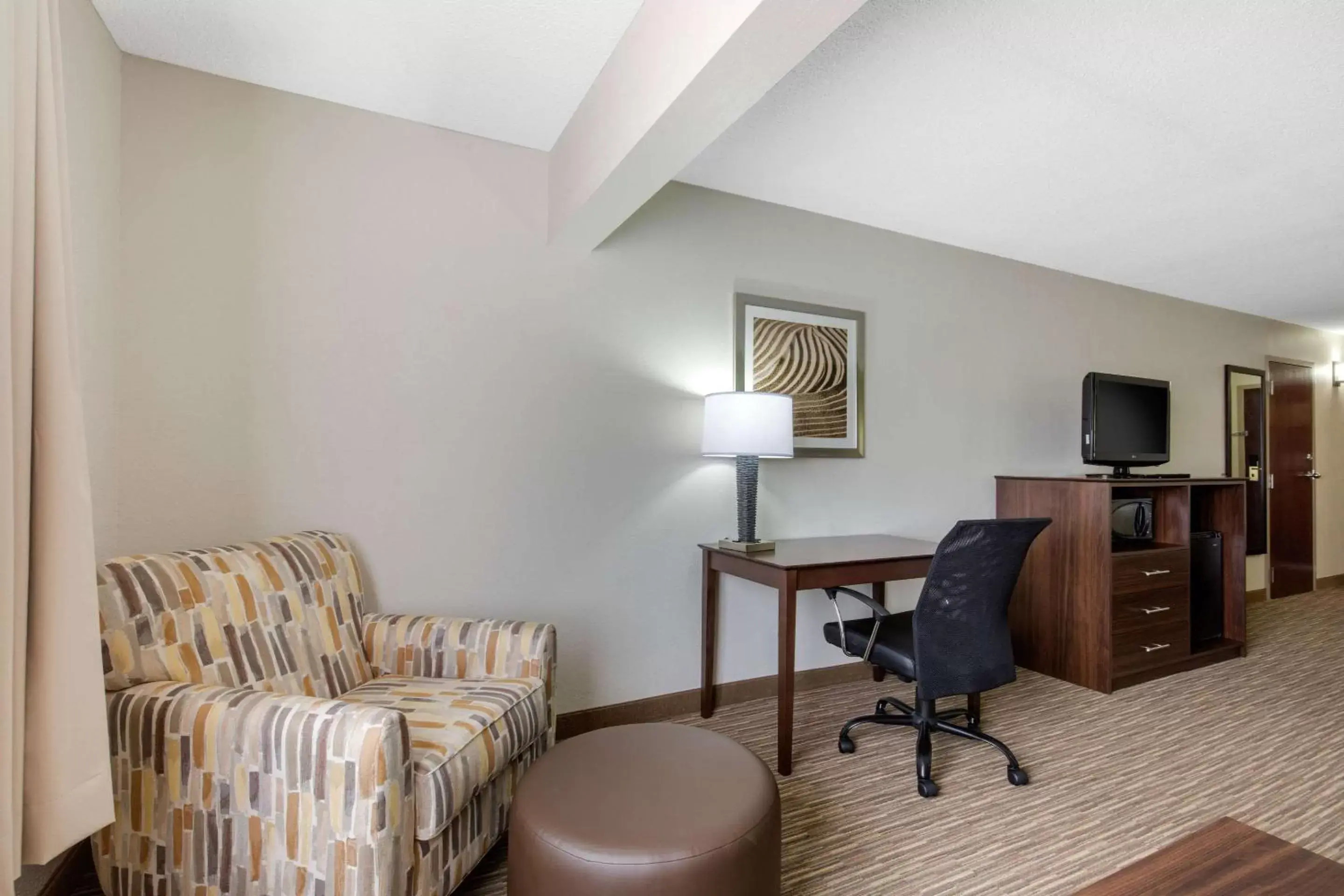 Photo of the whole room, Seating Area in Quality Inn & Suites Mountain Home North