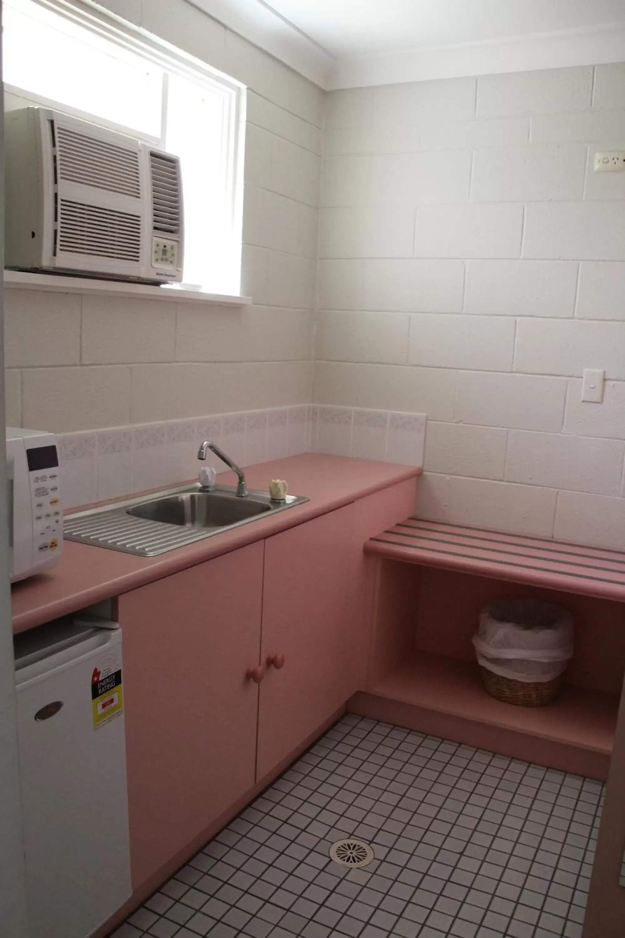 Kitchen or kitchenette, Kitchen/Kitchenette in Central Coast Motel