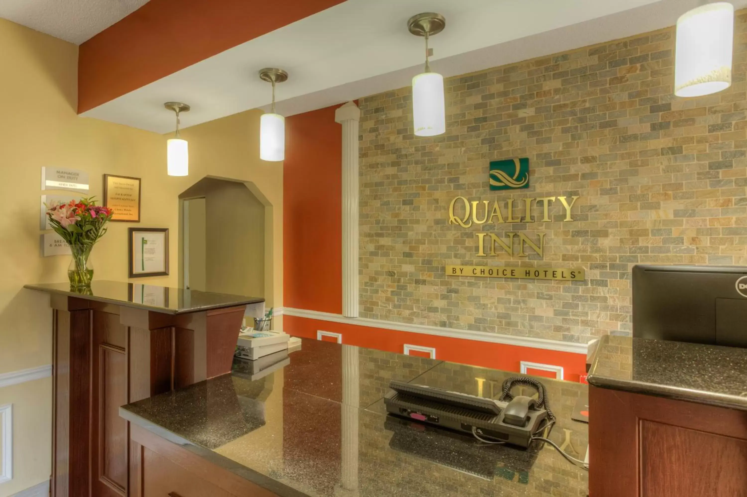 Property building, Lobby/Reception in Quality Inn Fort Payne I-59 exit 222