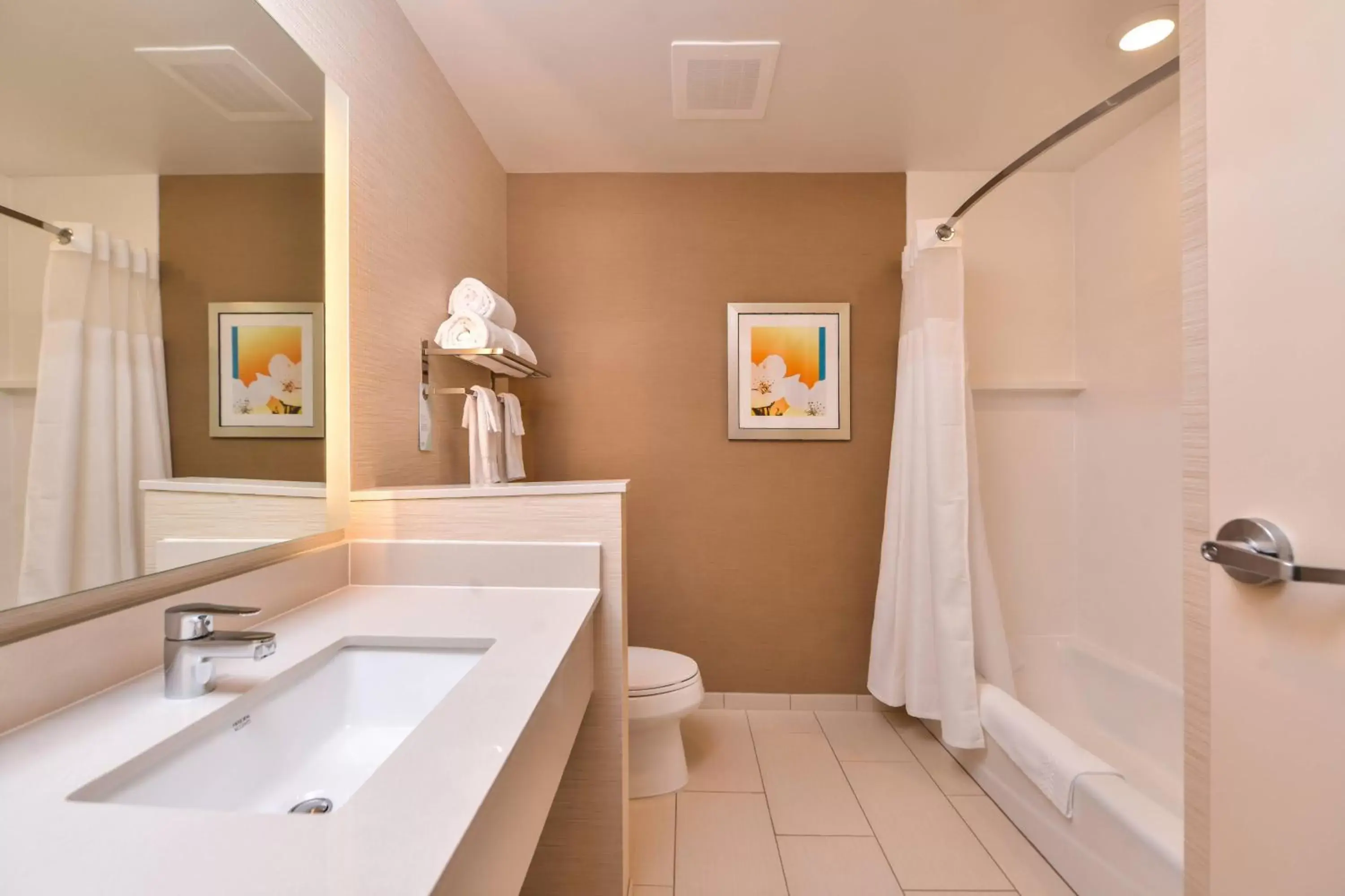 Bathroom in Fairfield Inn & Suites by Marriott Warrensburg
