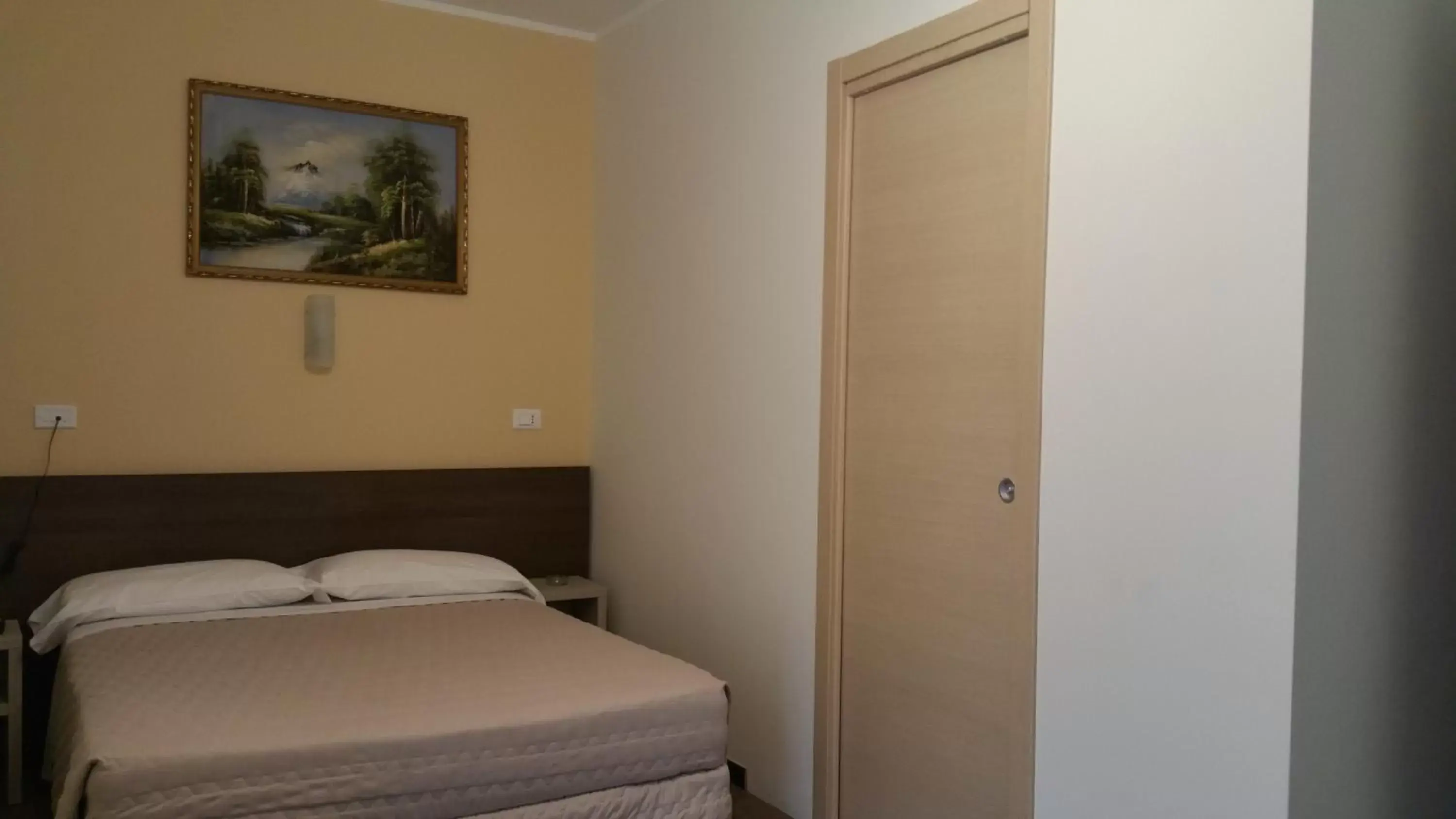 Bed in Hotel Tommaseo Bed in Hotel Tommaseo