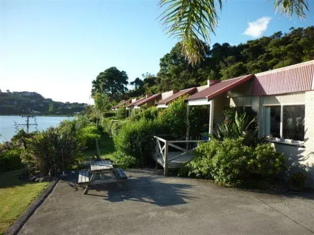 Patio, Property Building in Harbour View Motel