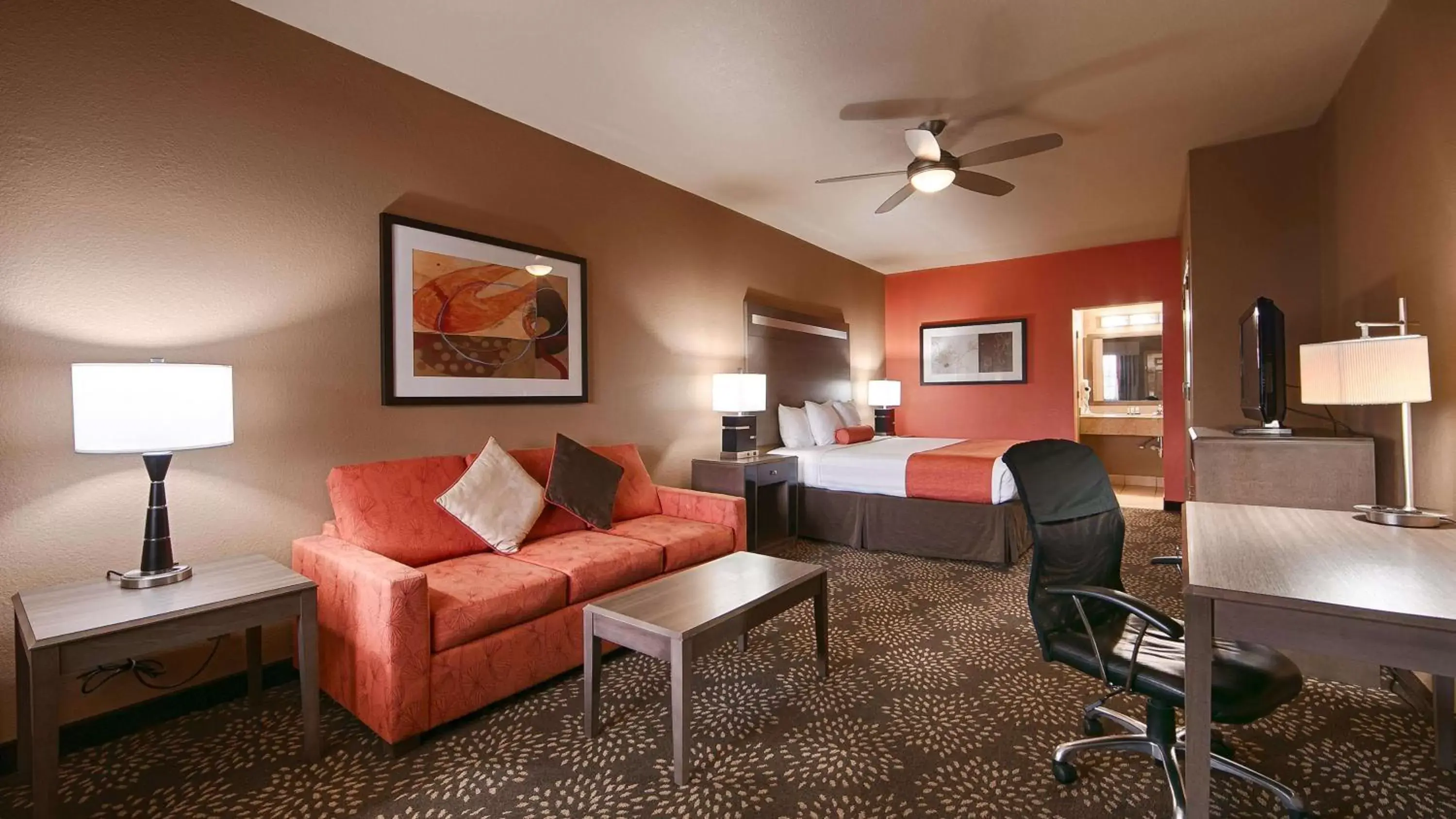 King Room with Roll-In Shower - Disability Access in Best Western Executive Inn El Campo