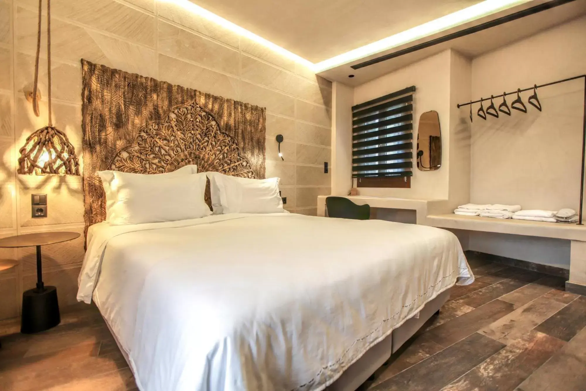 Bed in Meteora Heaven and Earth Kastraki premium suites