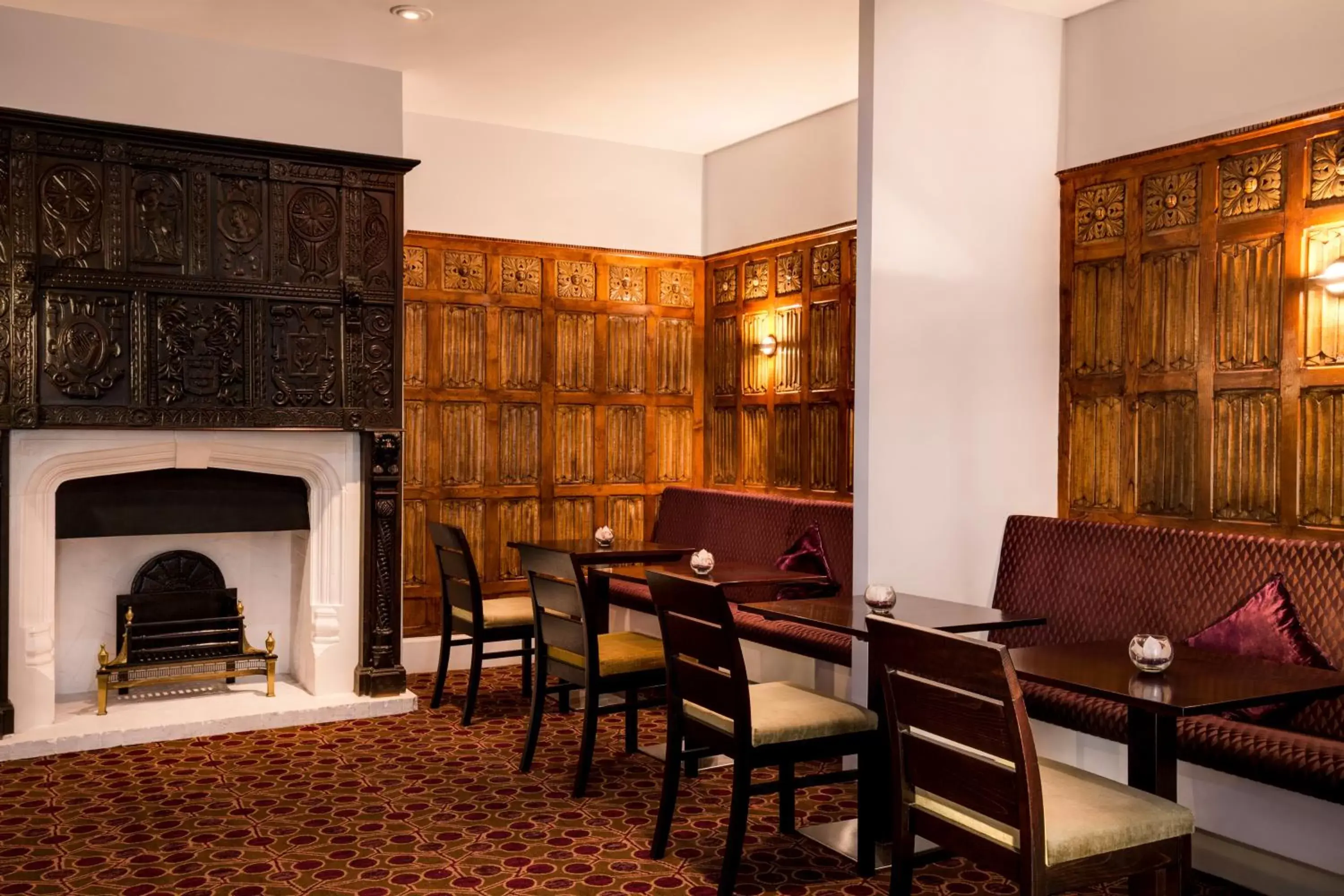 Lounge or bar in Mercure Exeter Rougemont Hotel