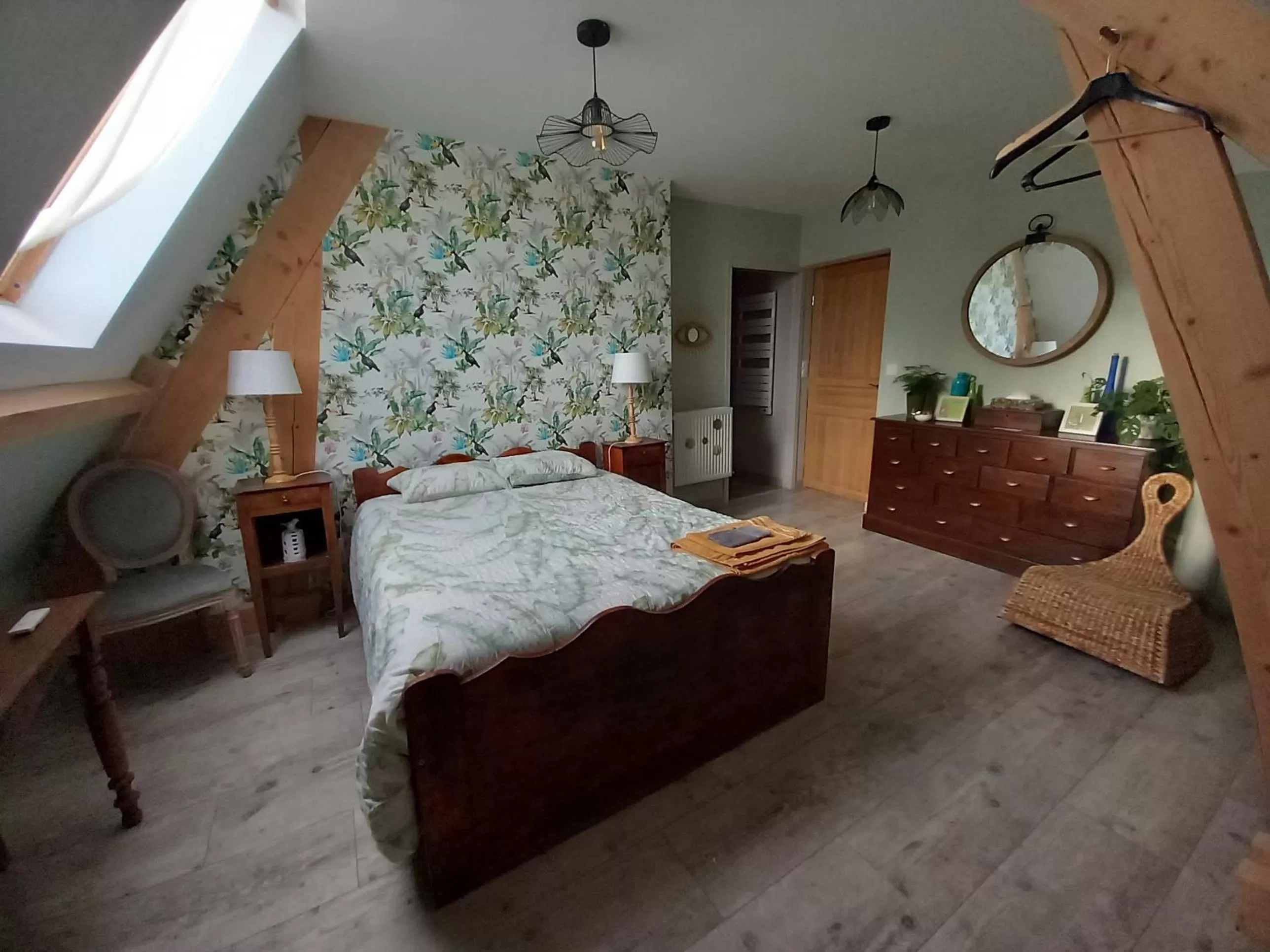 Photo of the whole room, Bed in Au P'tit Versailles