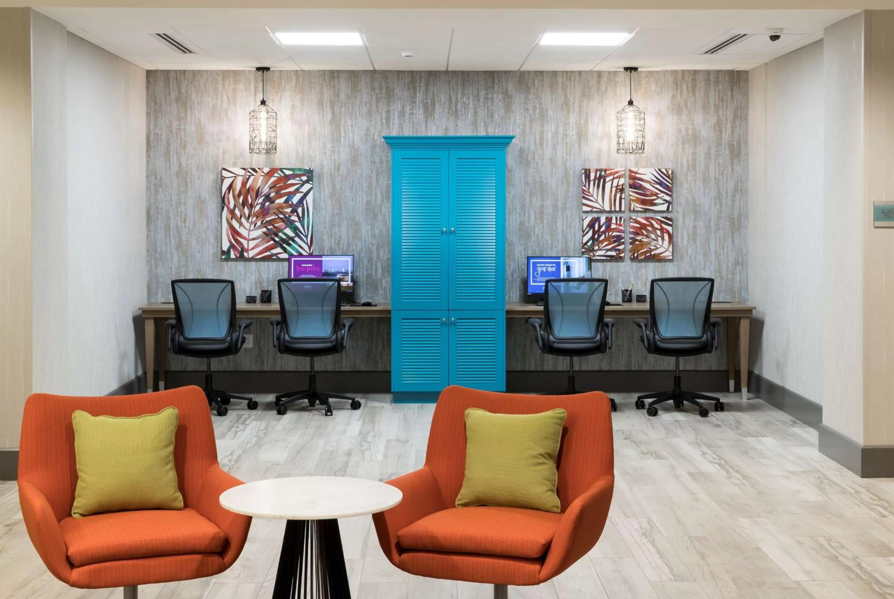 Business facilities in Hampton Inn & Suites Cape Canaveral Cruise Port, Fl