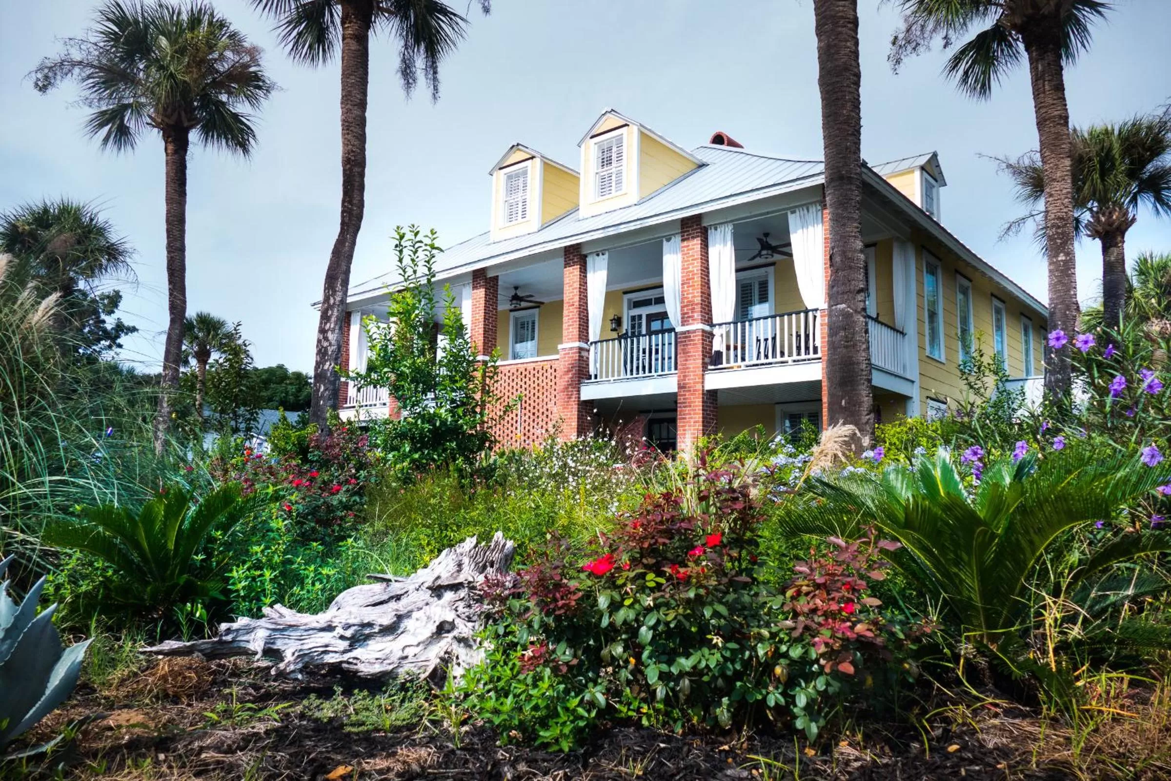Facade/entrance, Garden in Beachview Inn and Spa