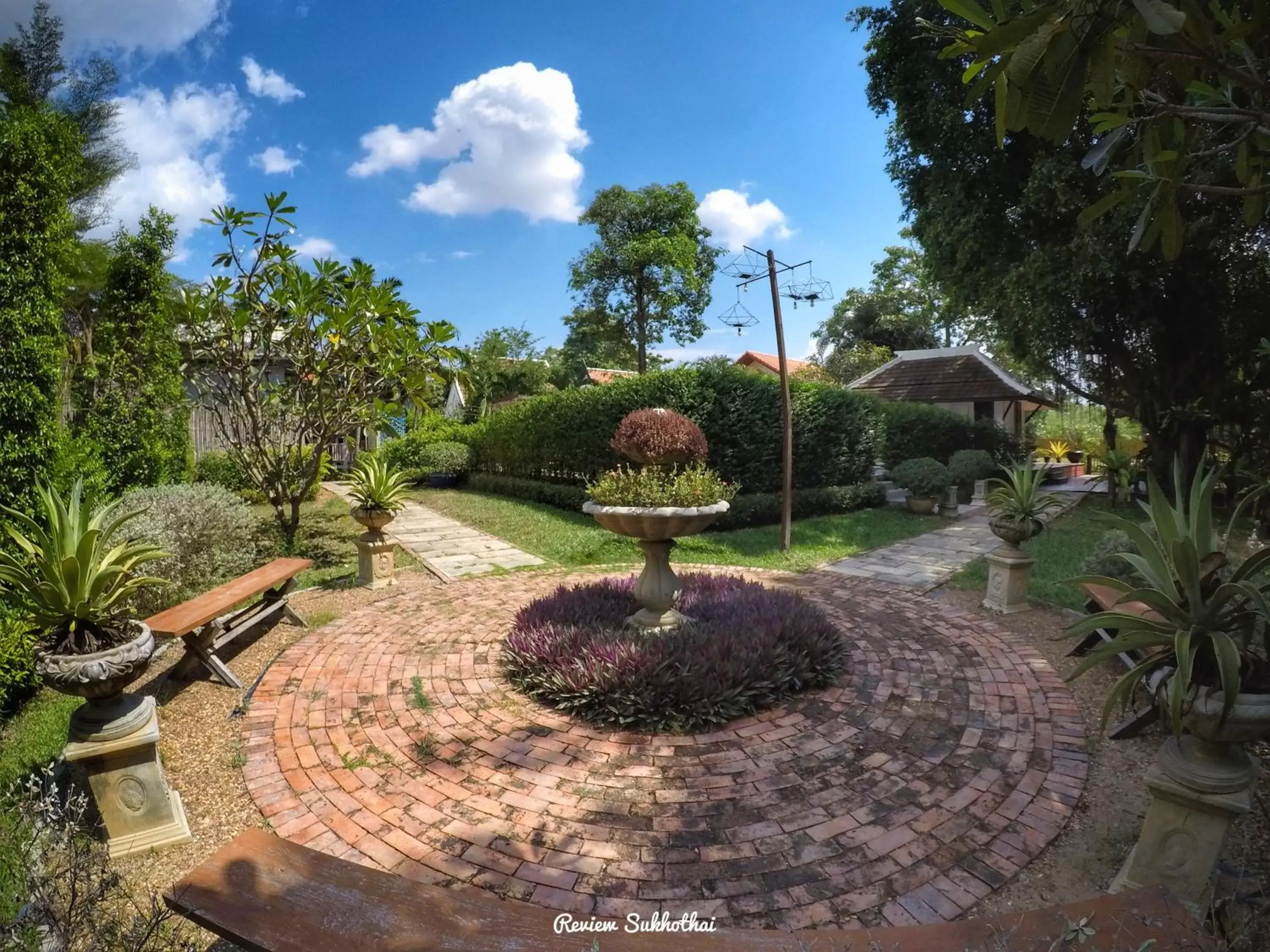 Garden view in Tharaburi Resort Garden view in Tharaburi Resort