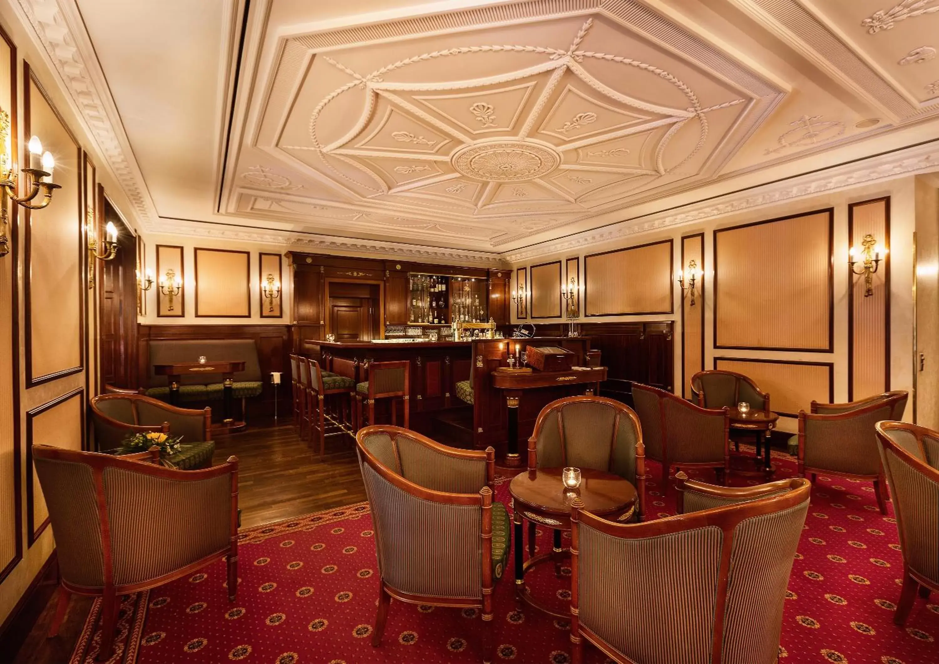 Lounge or bar, Restaurant/Places to Eat in Best Western Premier Grand Hotel Russischer Hof