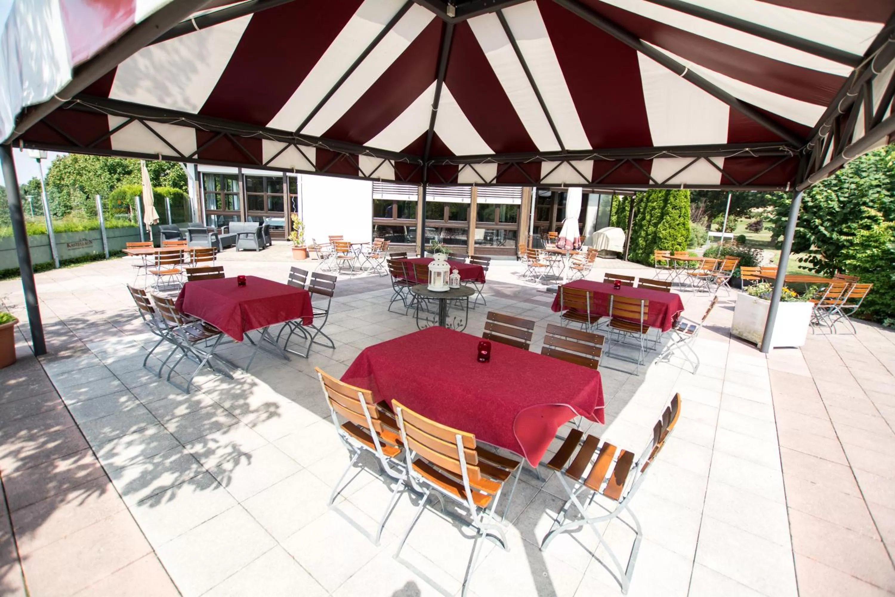 Restaurant/places to eat in BurgStadt-Hotel