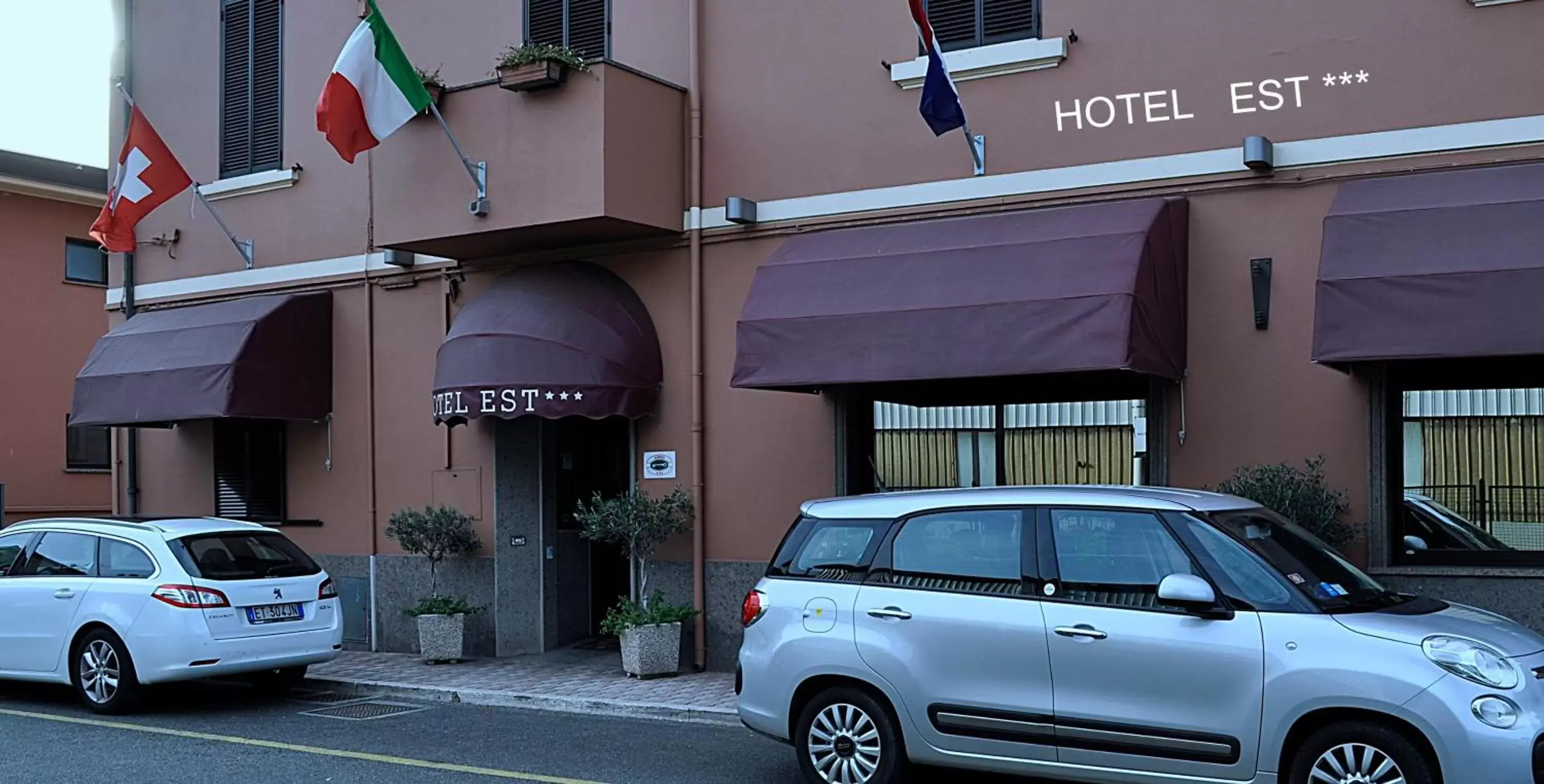 Facade/entrance, Property Building in Hotel Est Piombino