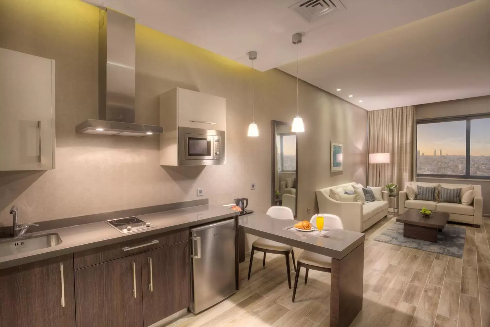 Dining area, Kitchen/Kitchenette in The House Boutique Suites