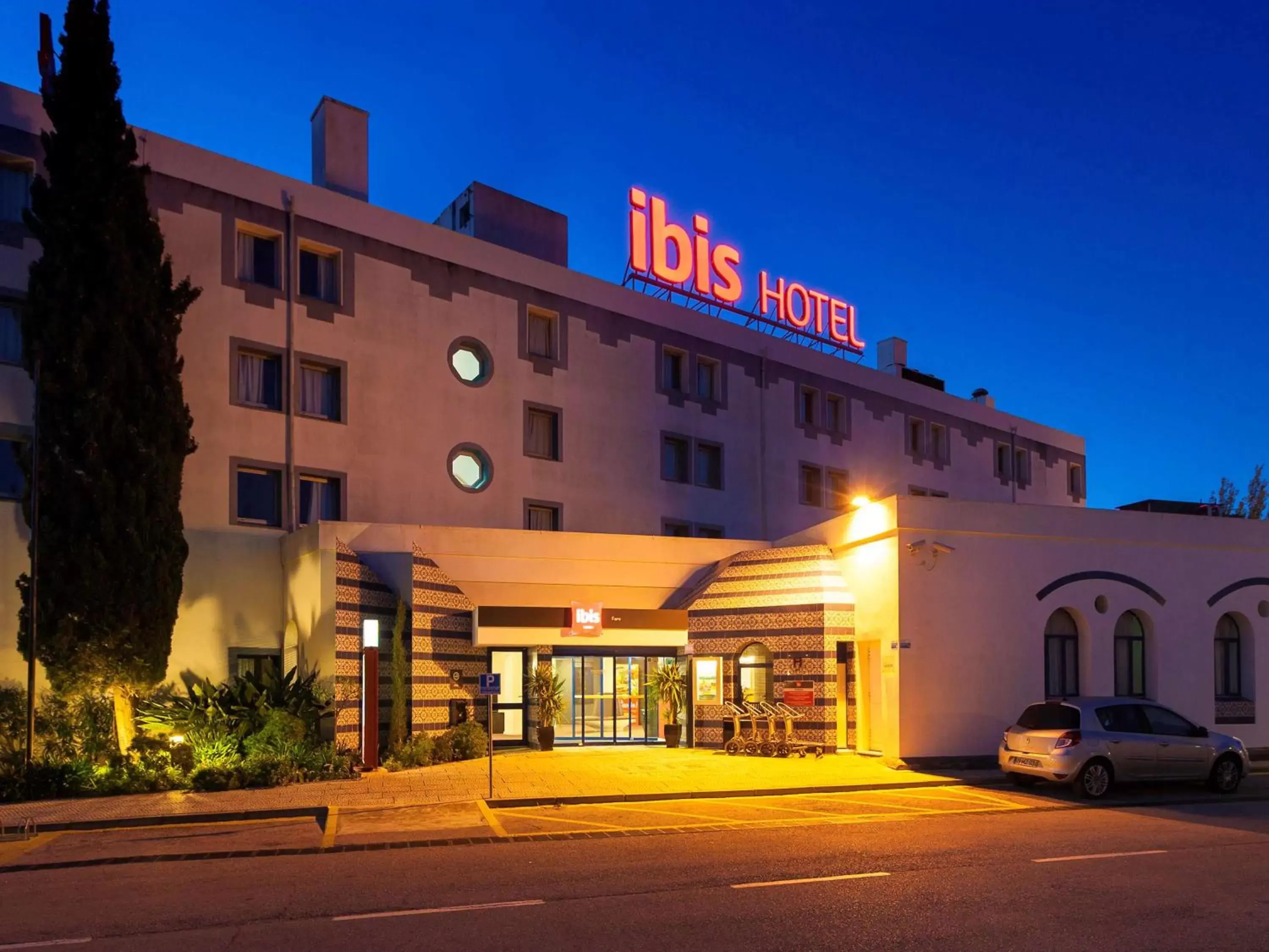 Property building in Hotel ibis Faro Algarve