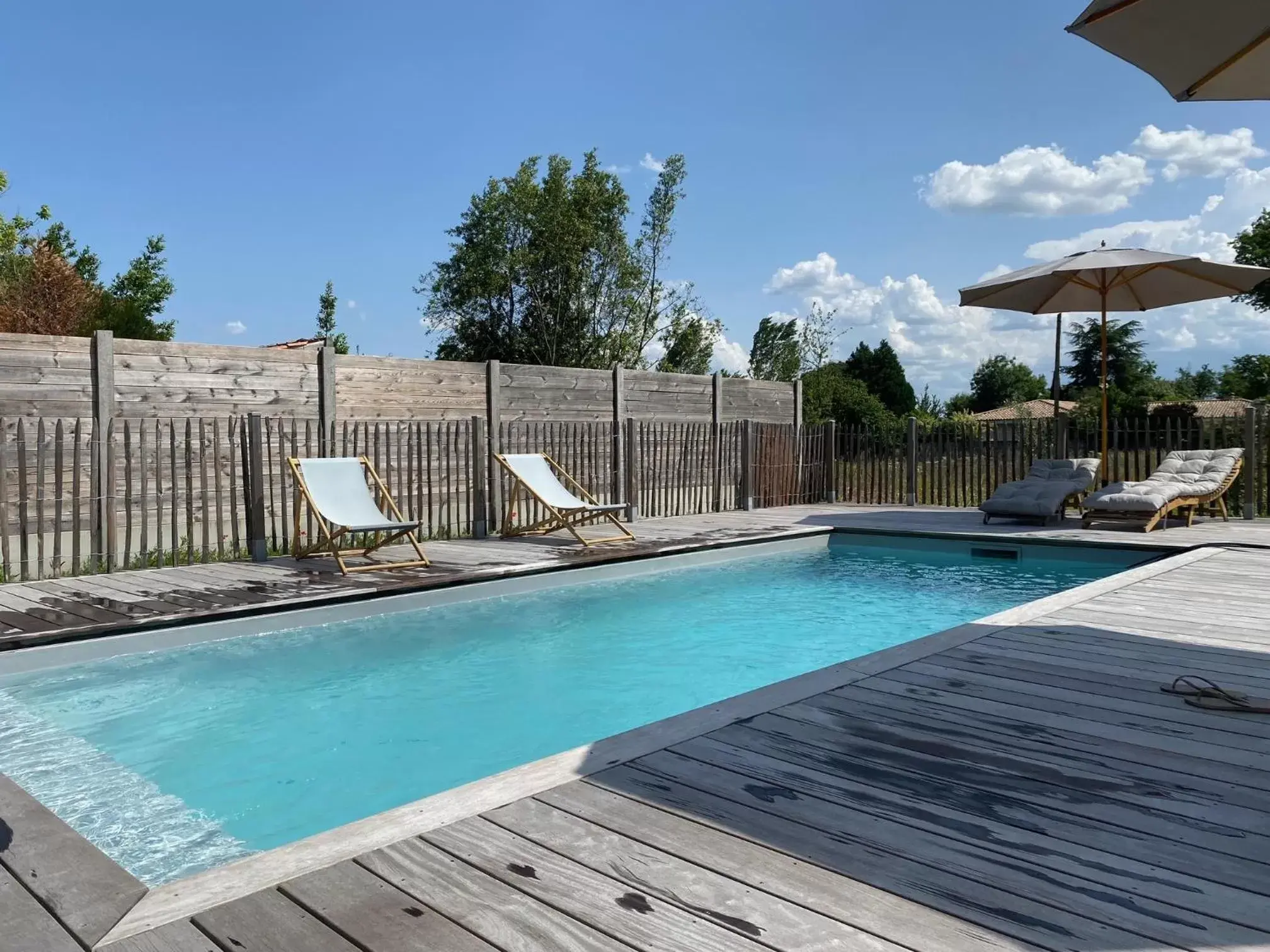 Swimming Pool in Chambres d'hôtes Le Studio Bordelais