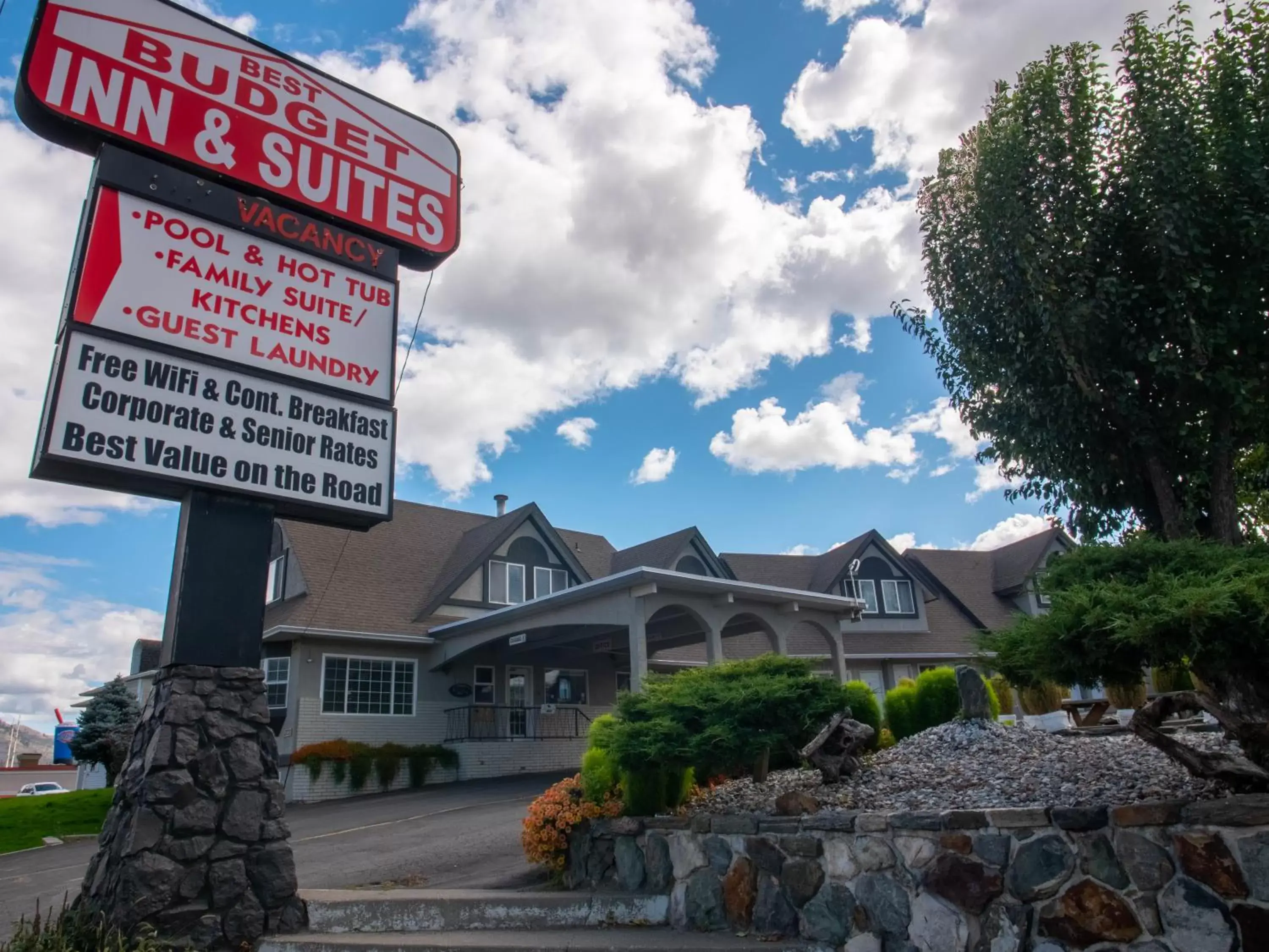 Property Building in Best Budget Inn & Suites Kamloops