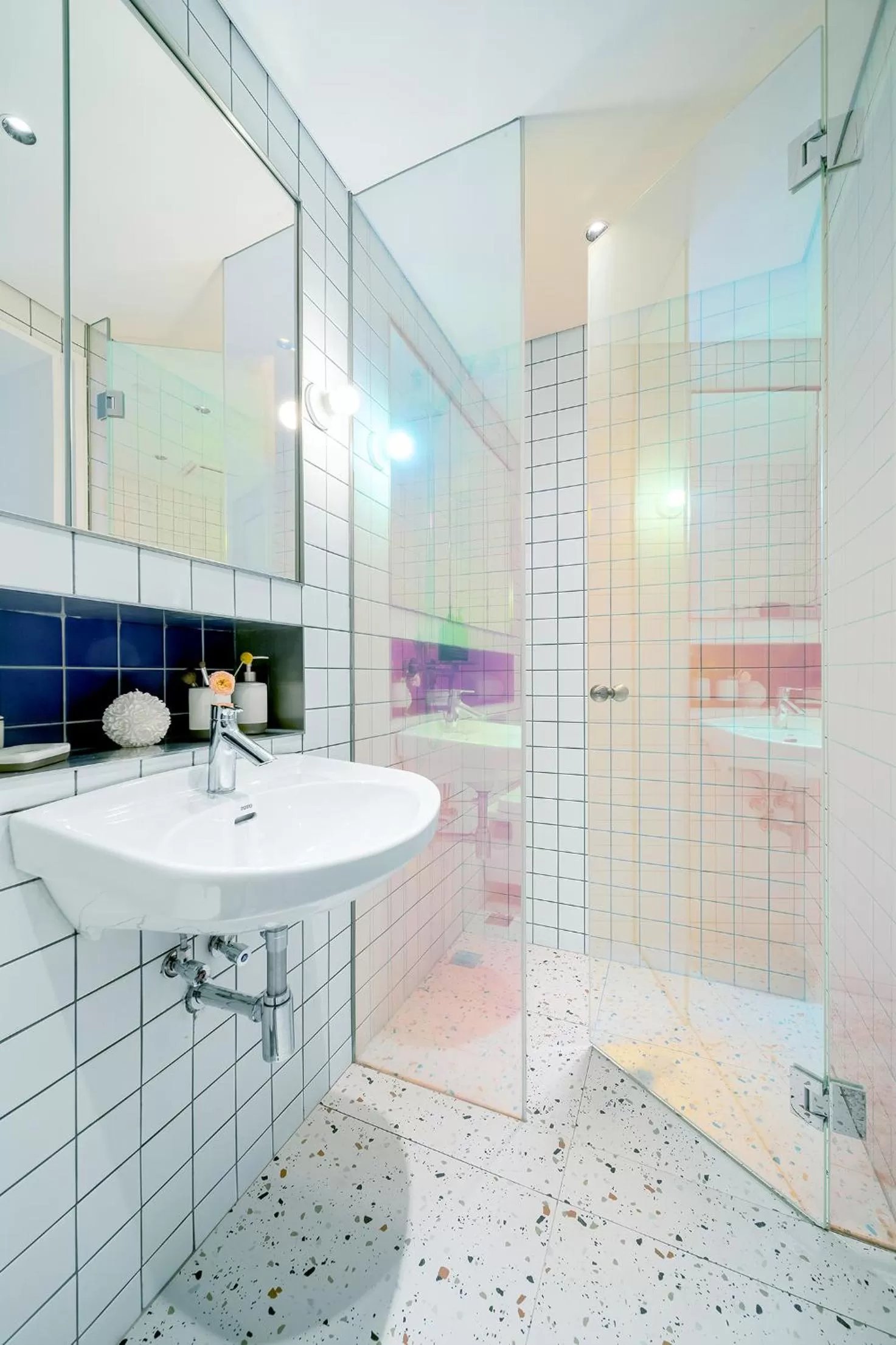 Shower in Stey Beijing 798 Art Zone Hotel