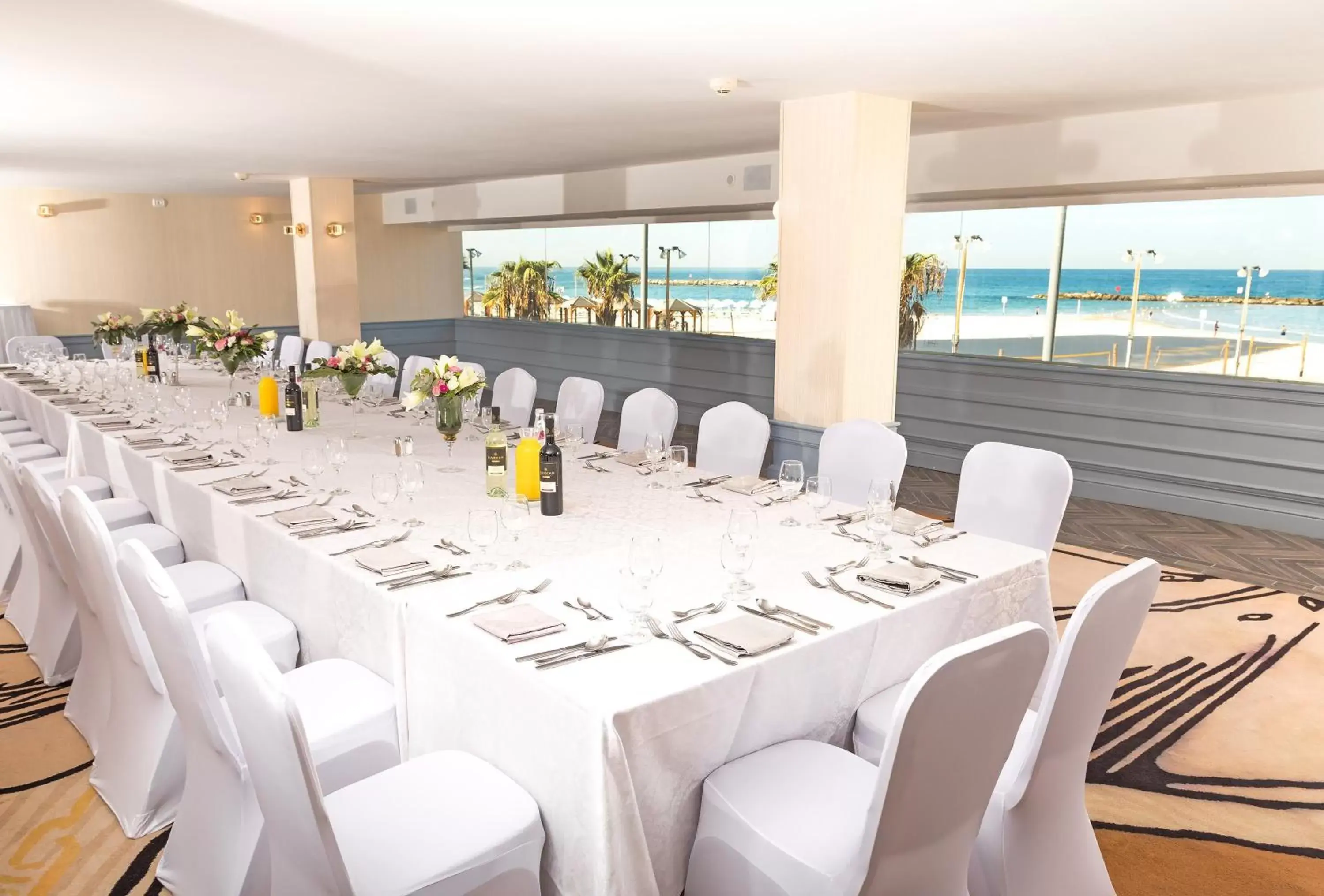 Banquet/Function facilities, Restaurant/Places to Eat in Crowne Plaza Tel Aviv Beach, an IHG Hotel