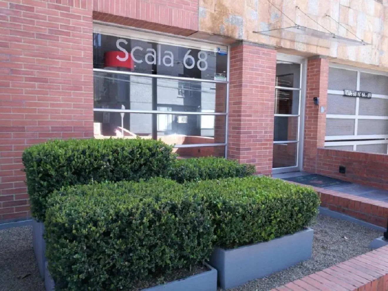 Facade/entrance in Scala 68