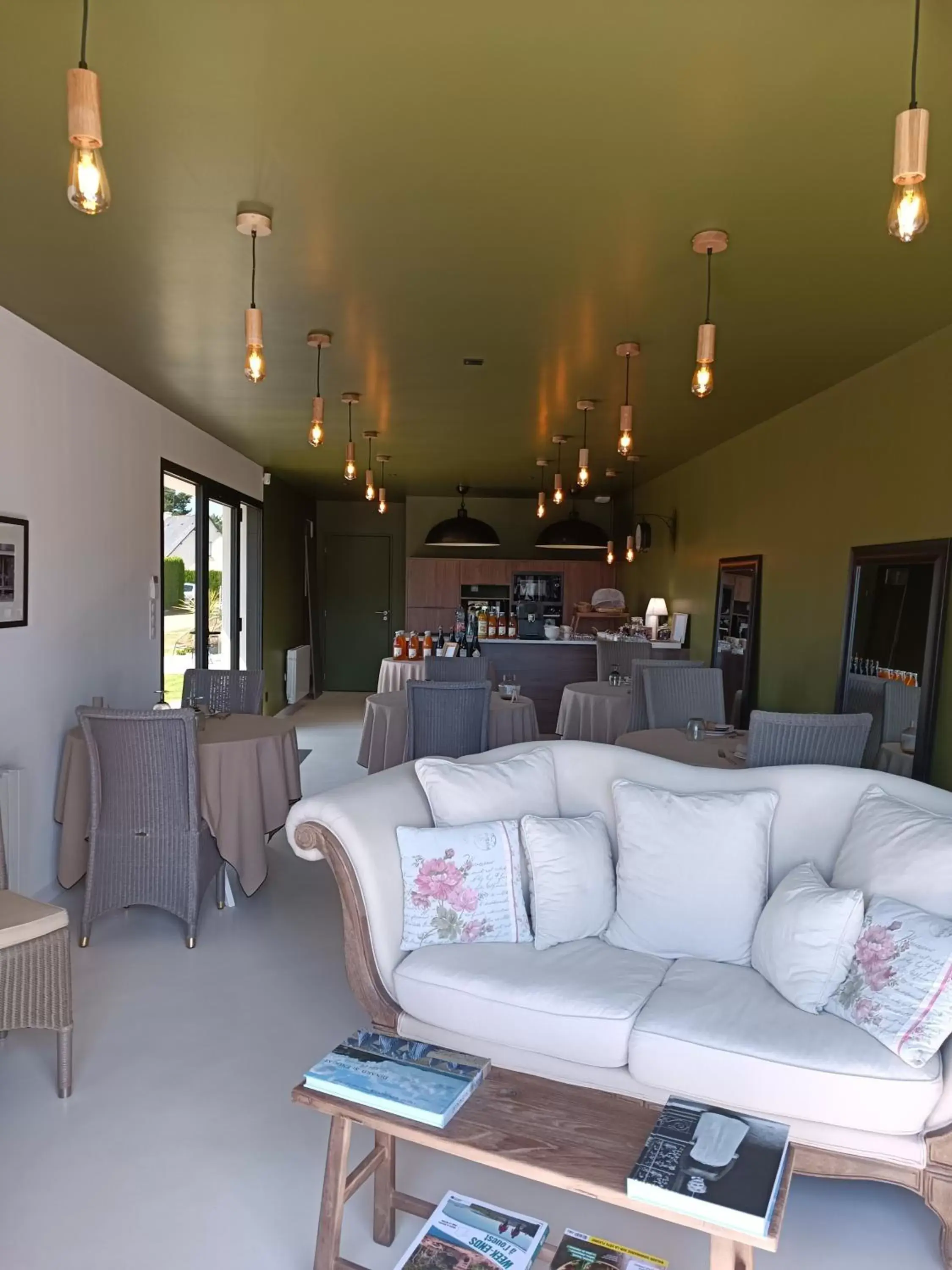 Continental breakfast, Seating Area in Maison Bailly