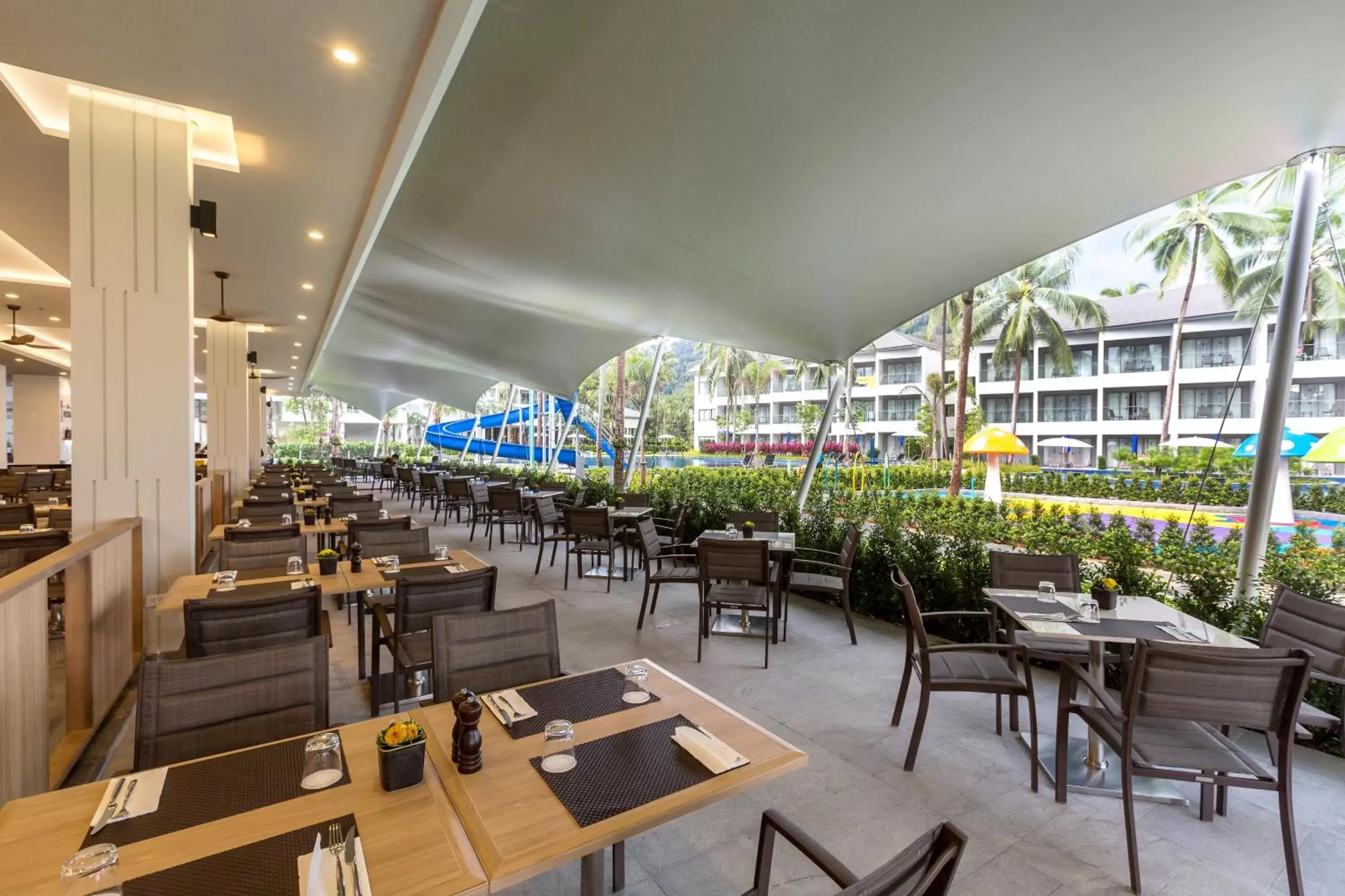 Restaurant/Places to Eat in X10 Khaolak Resort SHA Plus