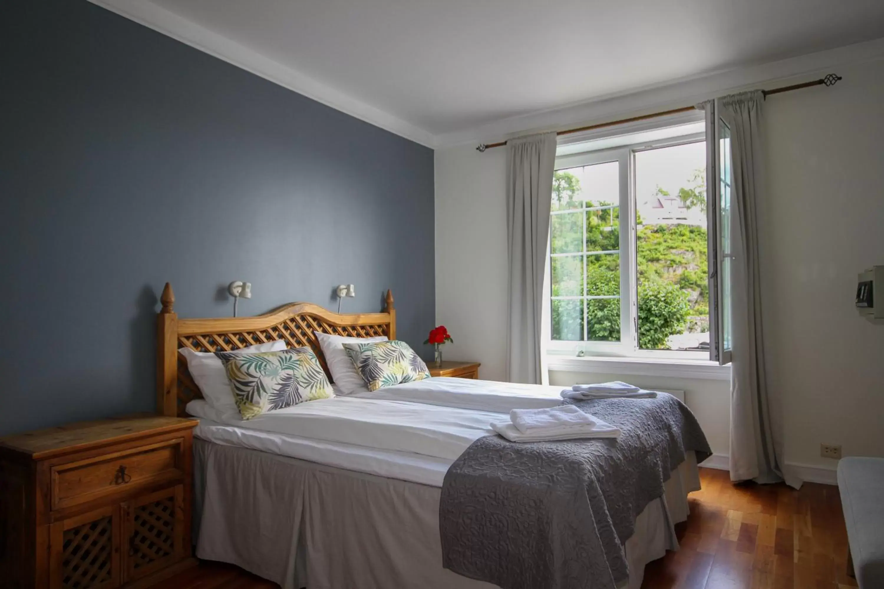 Sea view, Bed in Tvedestrand Fjordhotell - Unike Hoteller