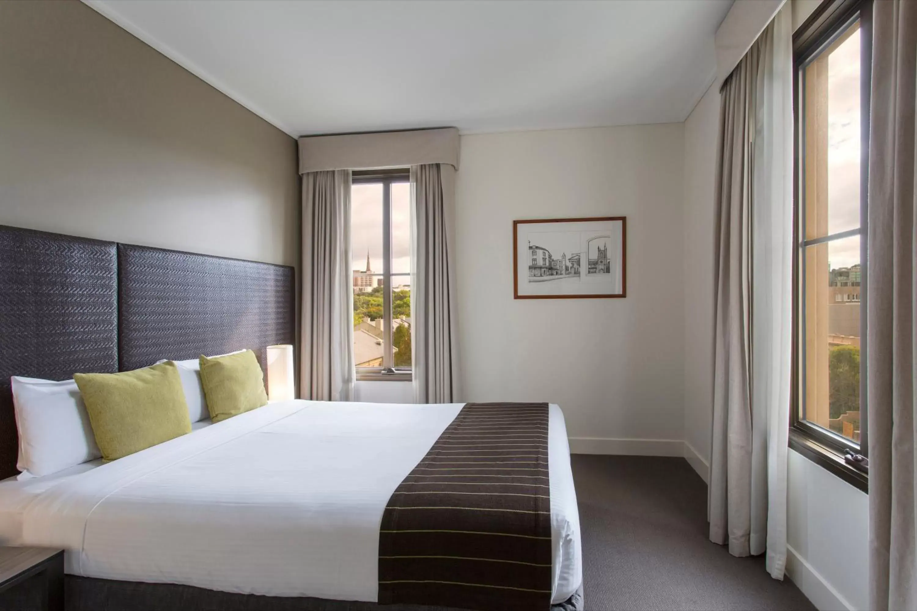 Bed in Mantra on Jolimont