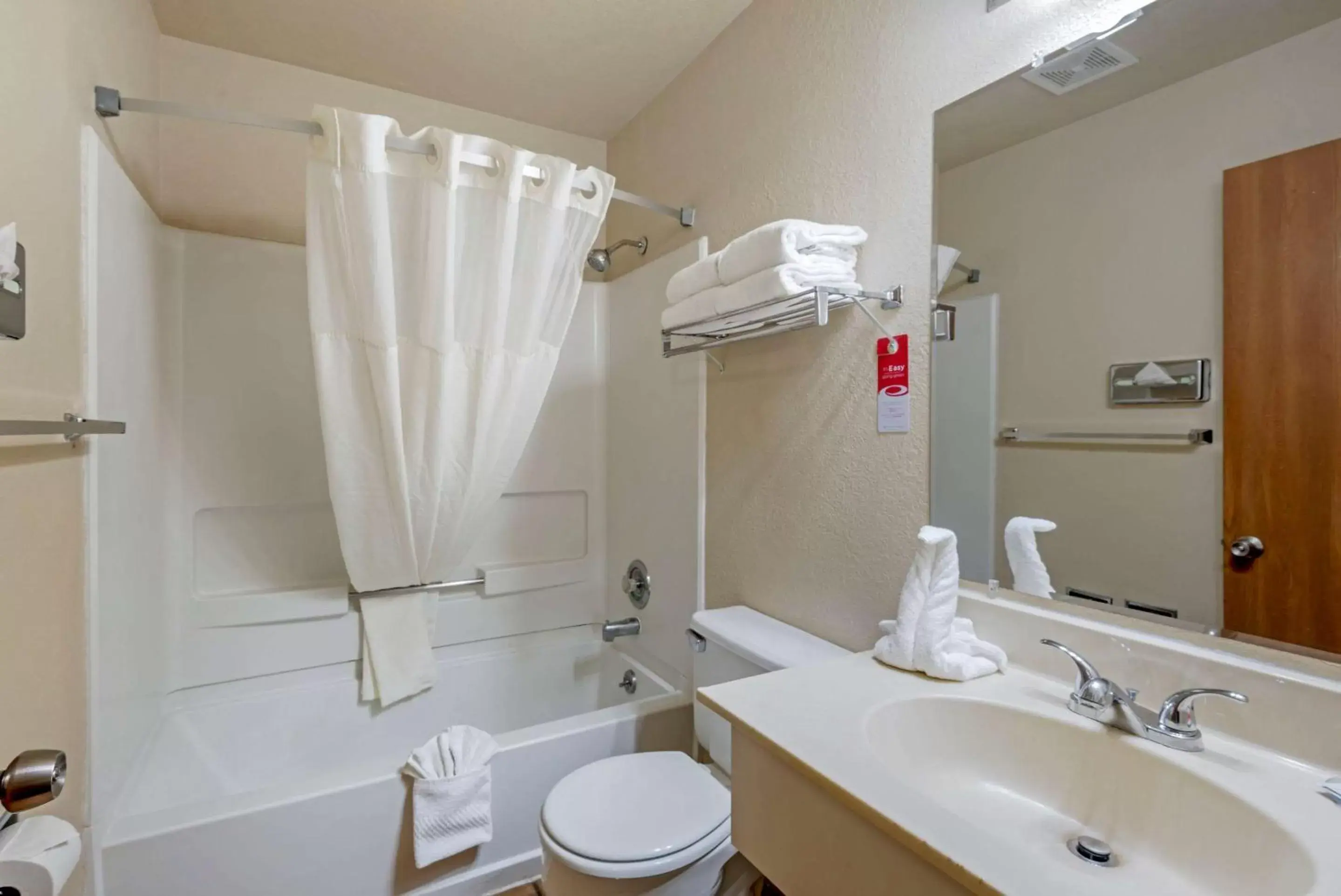 Bathroom in Econo Lodge Gunnison