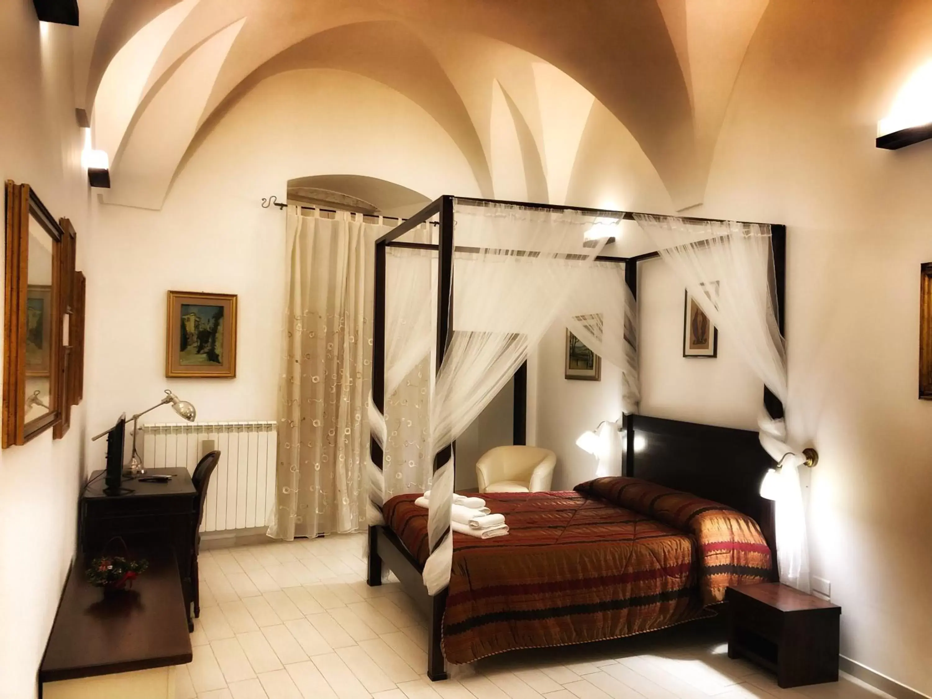 Photo of the whole room, Bed in Palazzo Salìa