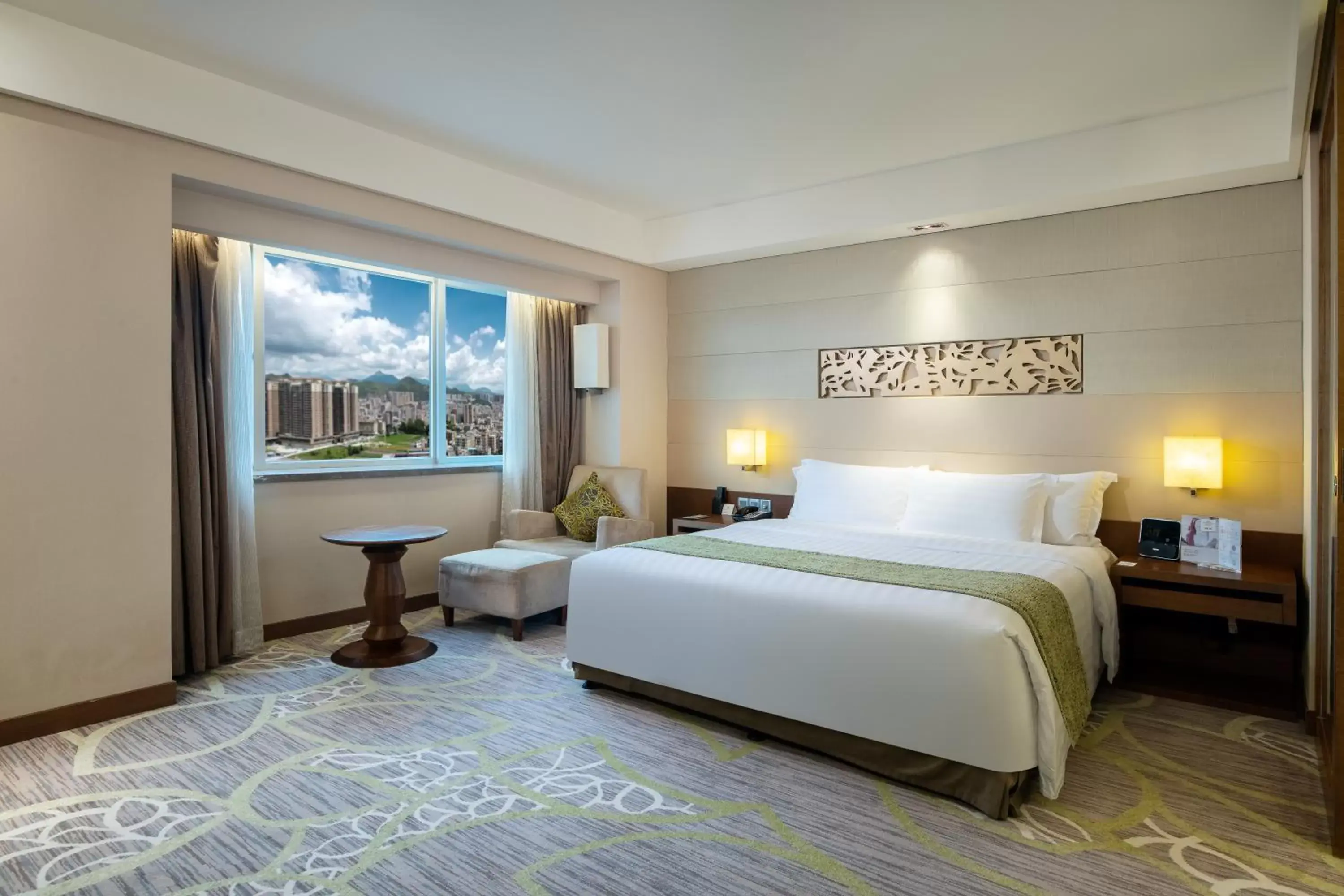 Standard King Room with City View - Lounge Access in Crowne Plaza Guangzhou City Centre by IHG Standard King Room with City View - Lounge Access in Crowne Plaza Guangzhou City Centre by IHG